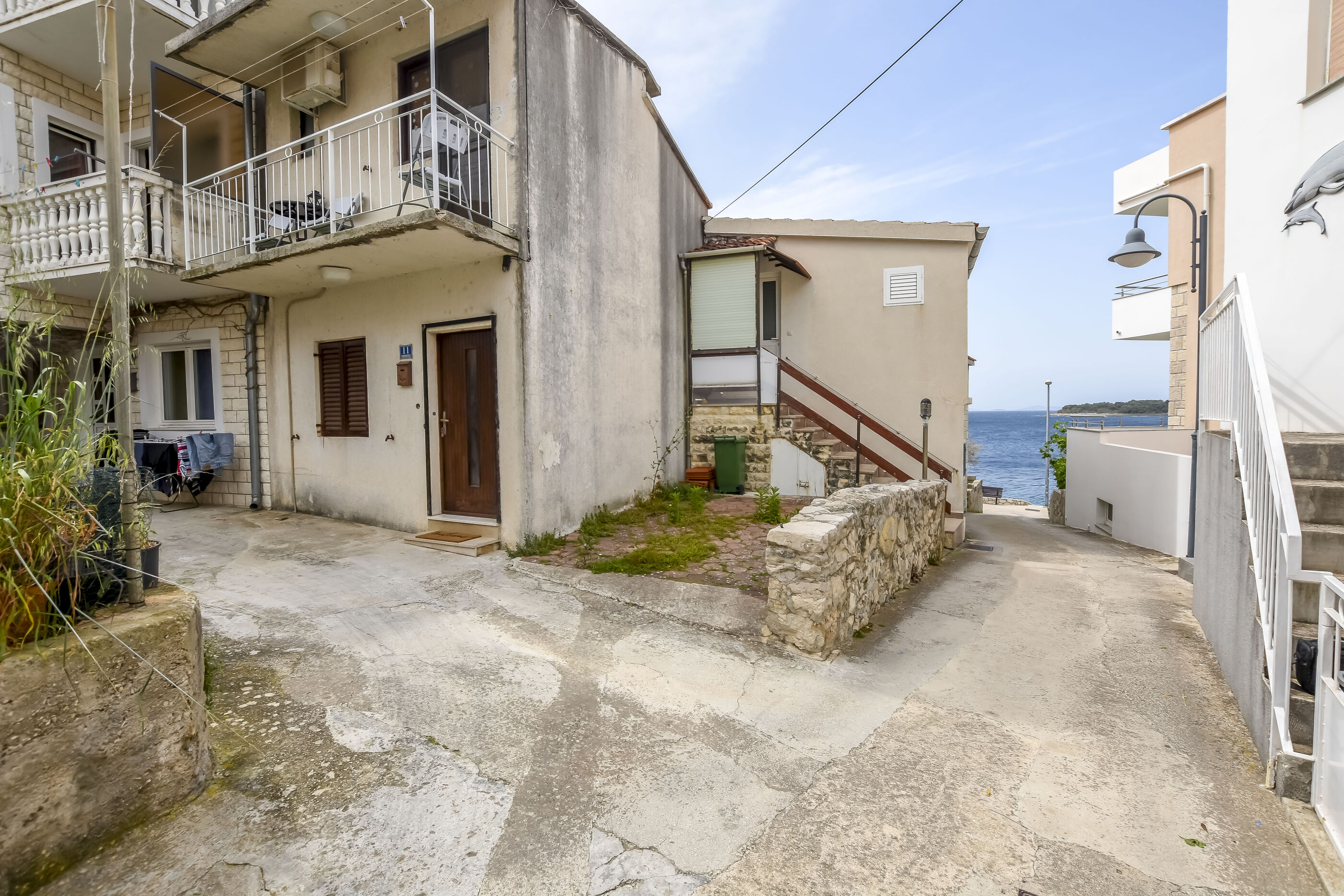 Apartment B&I 100831-A1