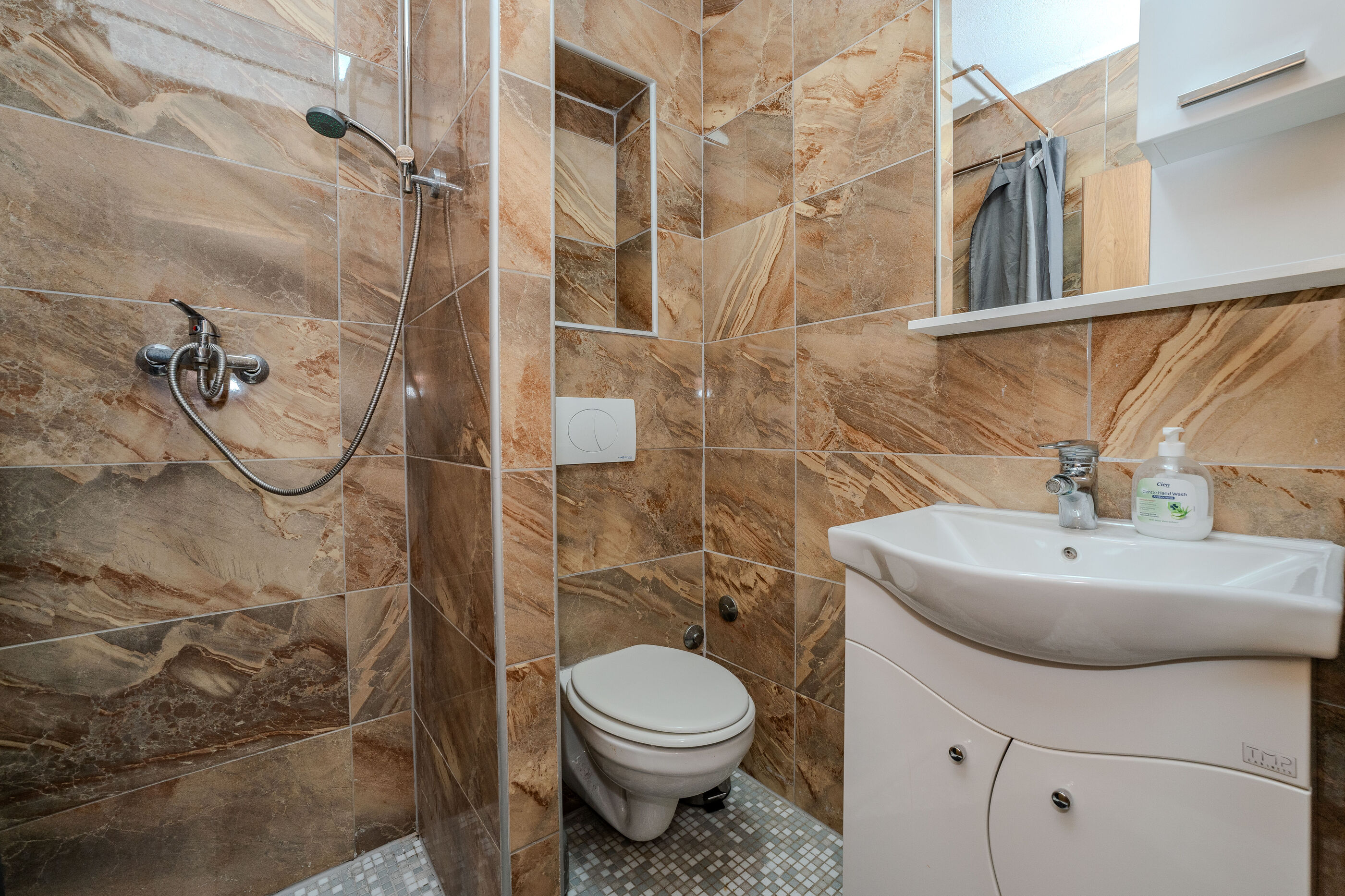 Apartments and Rooms STIPANOVI DVORI 100811-A1