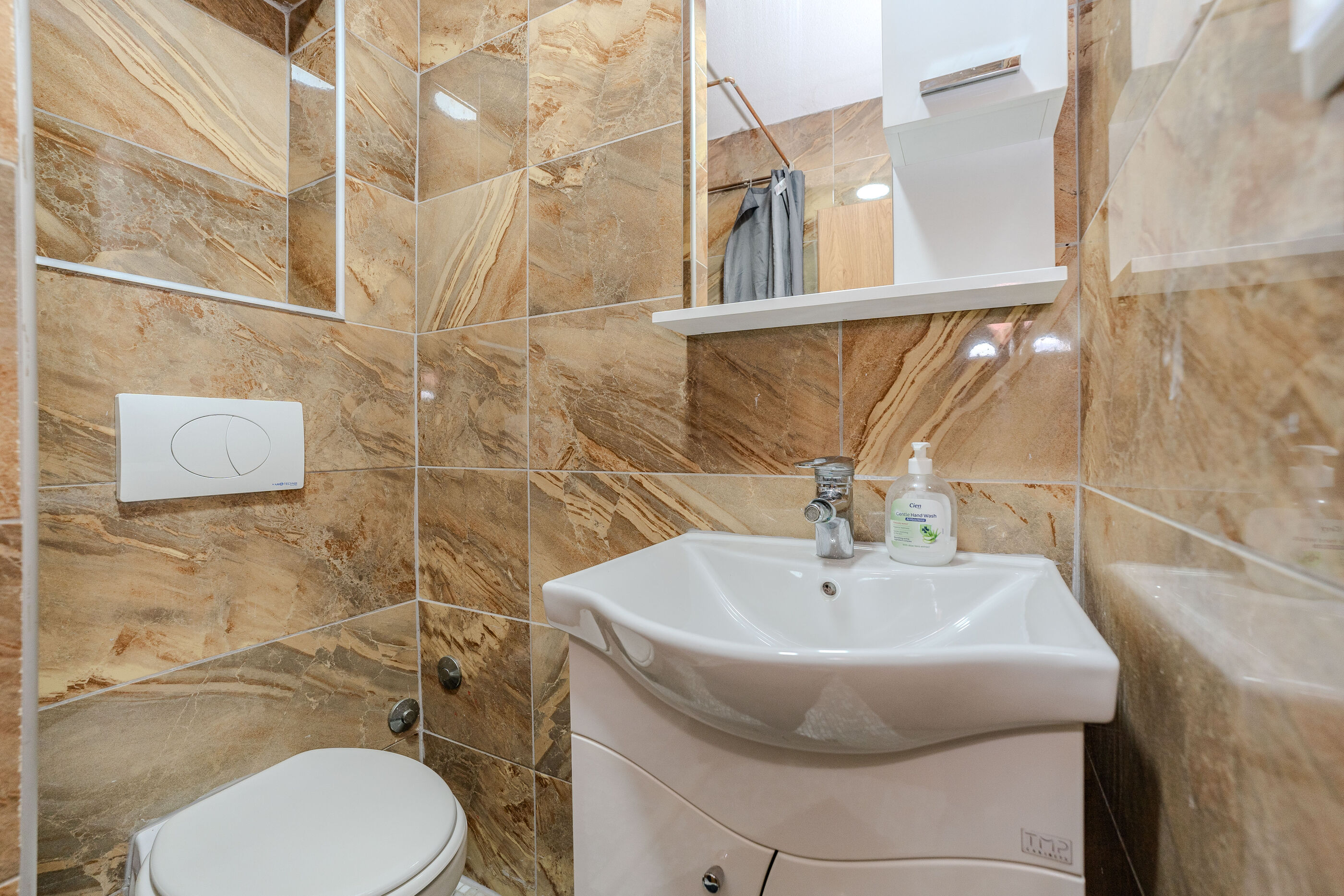 Apartments and Rooms STIPANOVI DVORI 100811-A1