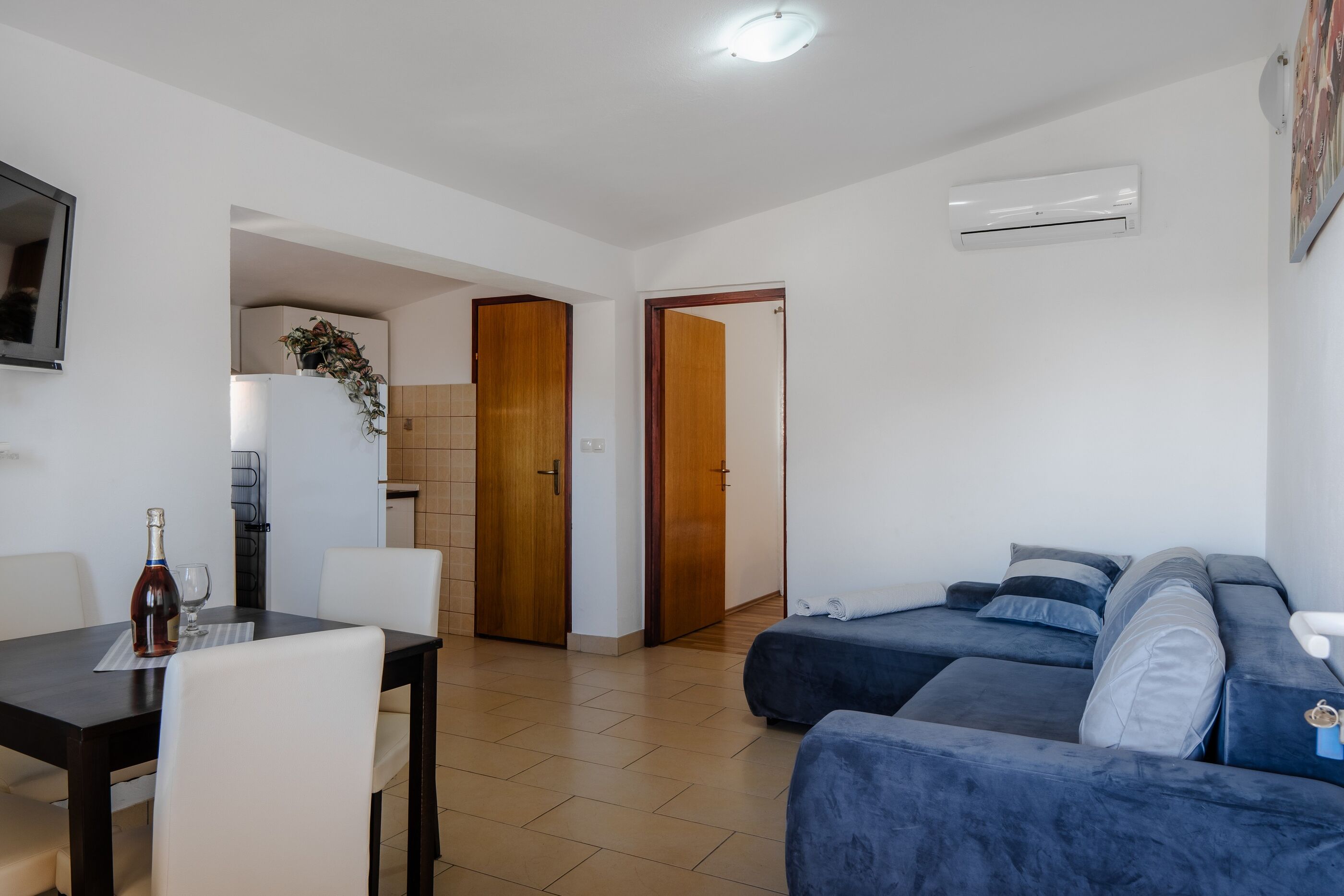 Apartments Josipovic 100901-A1