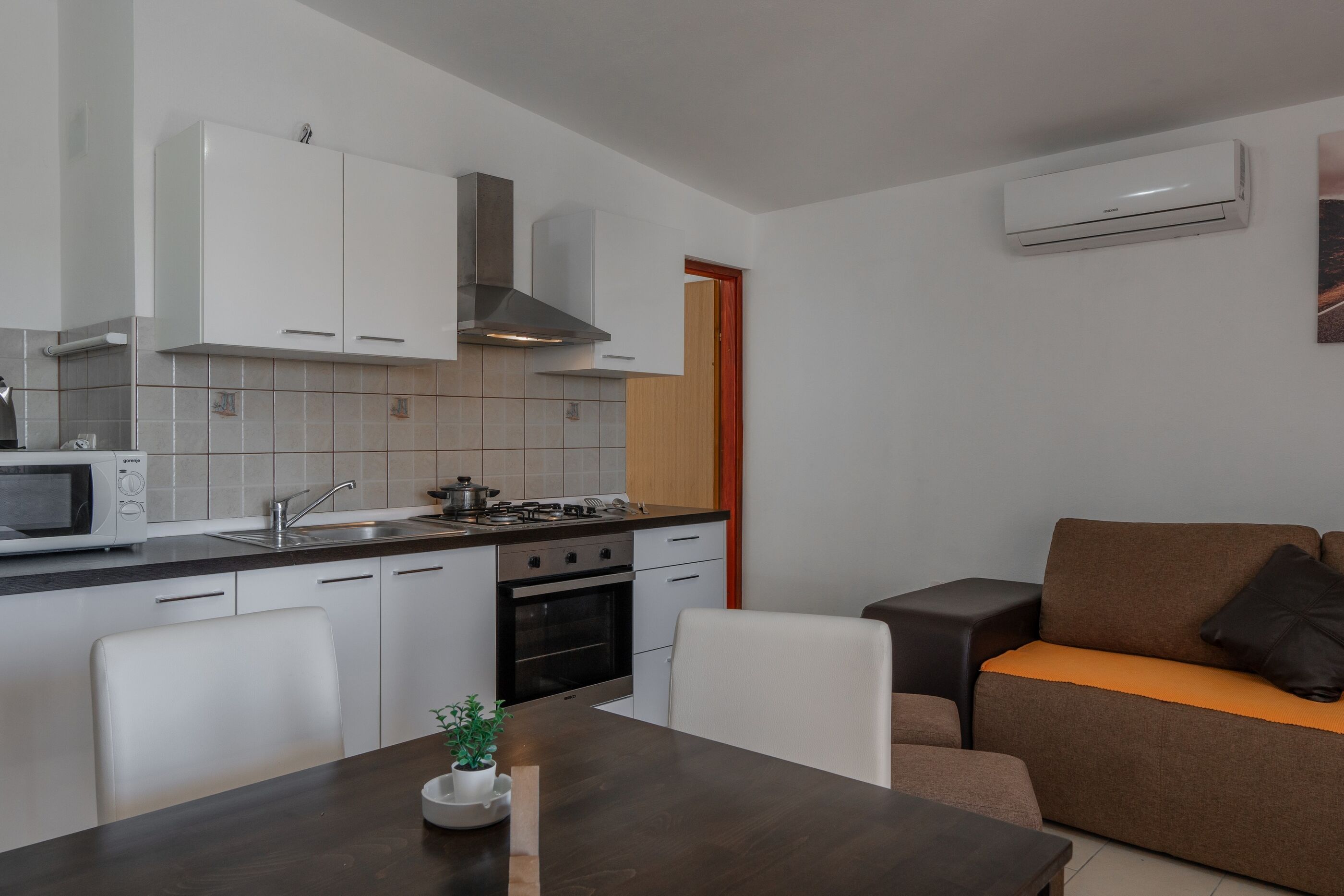 Apartments Josipovic 100901-A2