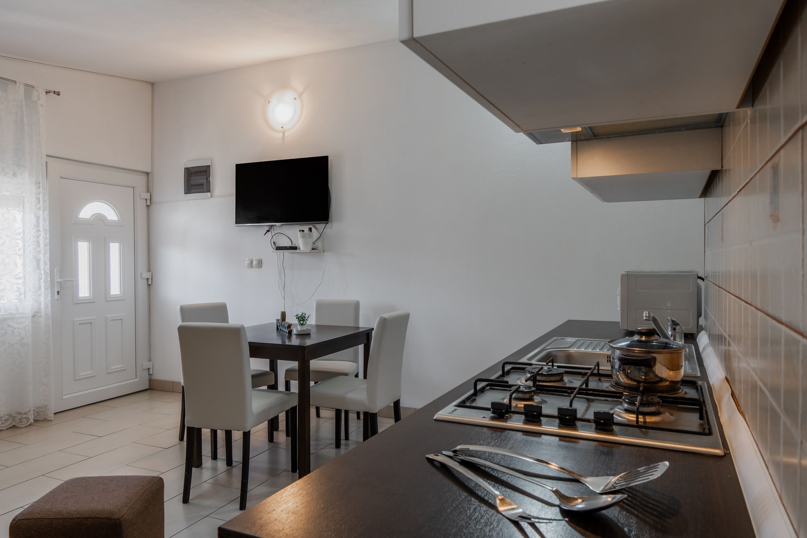 Apartments Josipovic 100901-A2