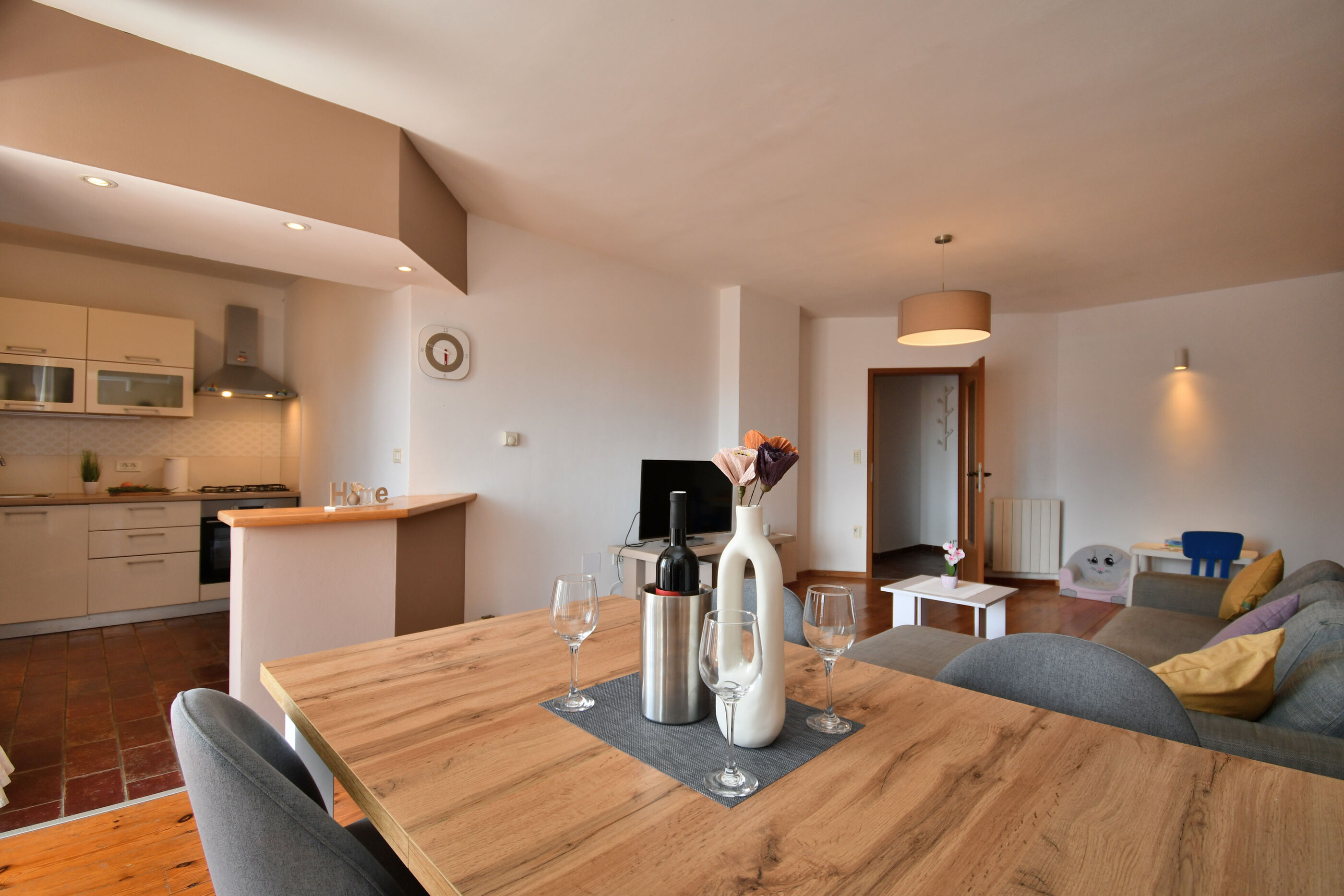 Apartment Honey Bee 100941-A1