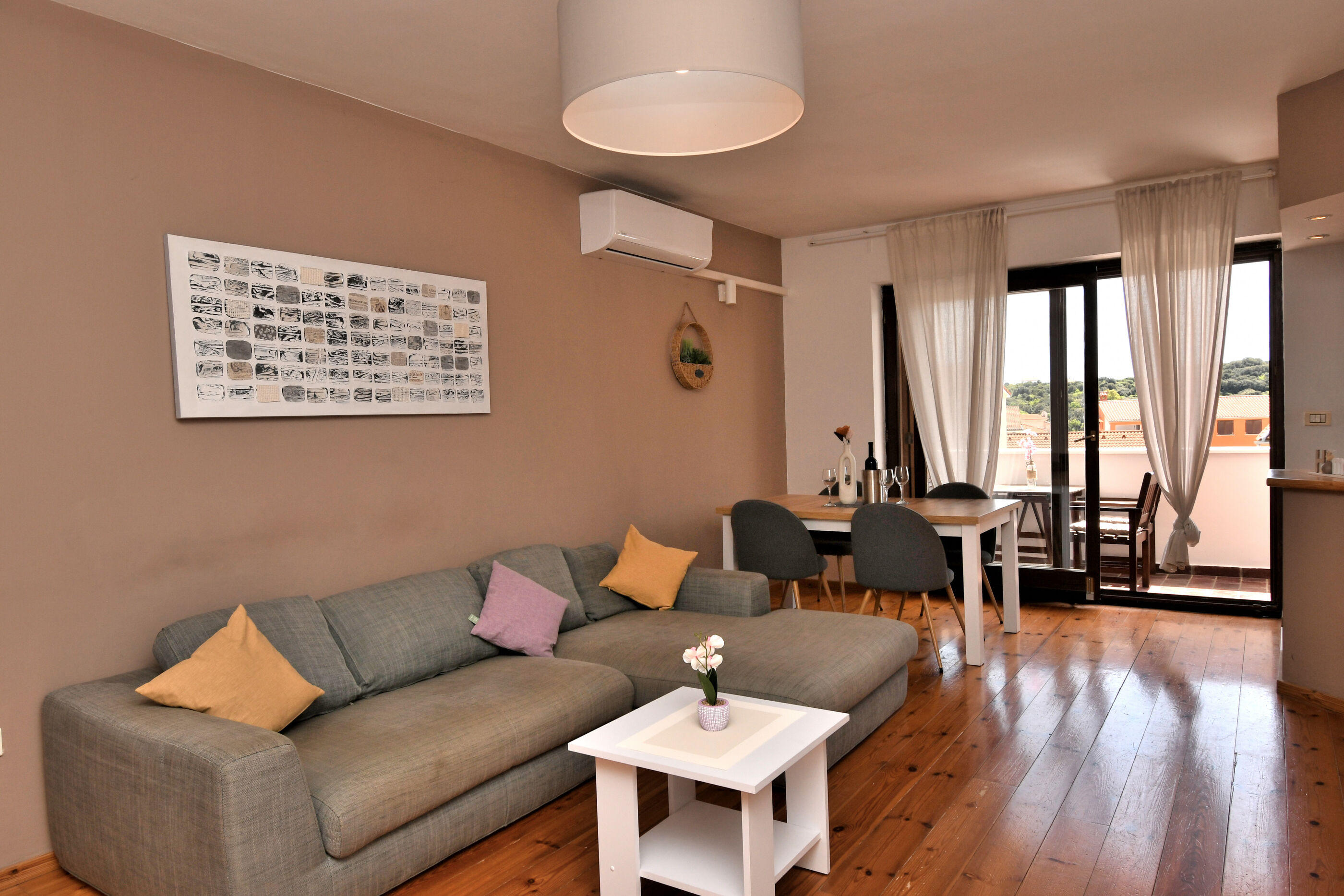 Apartment Honey Bee 100941-A1