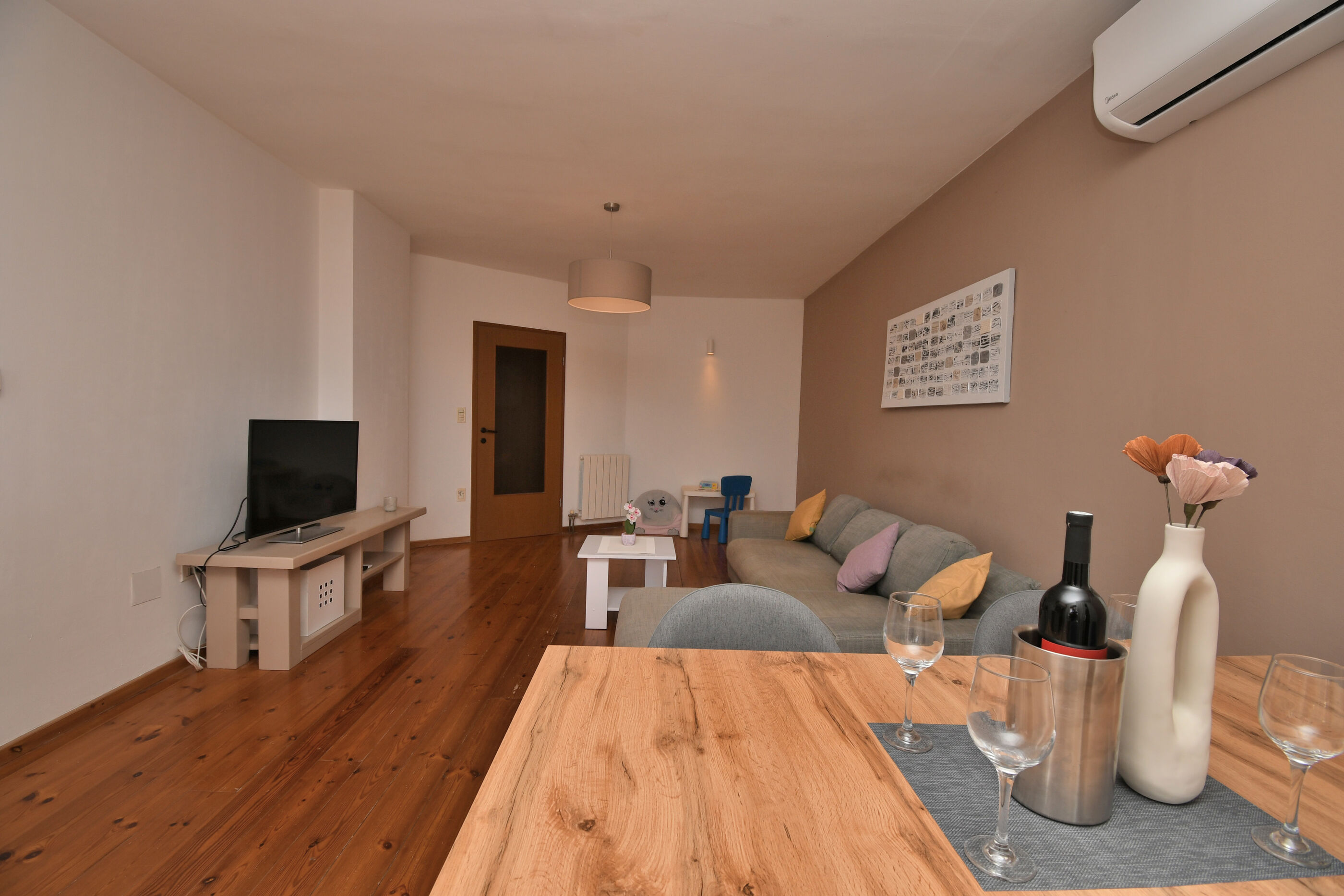 Apartment Honey Bee 100941-A1