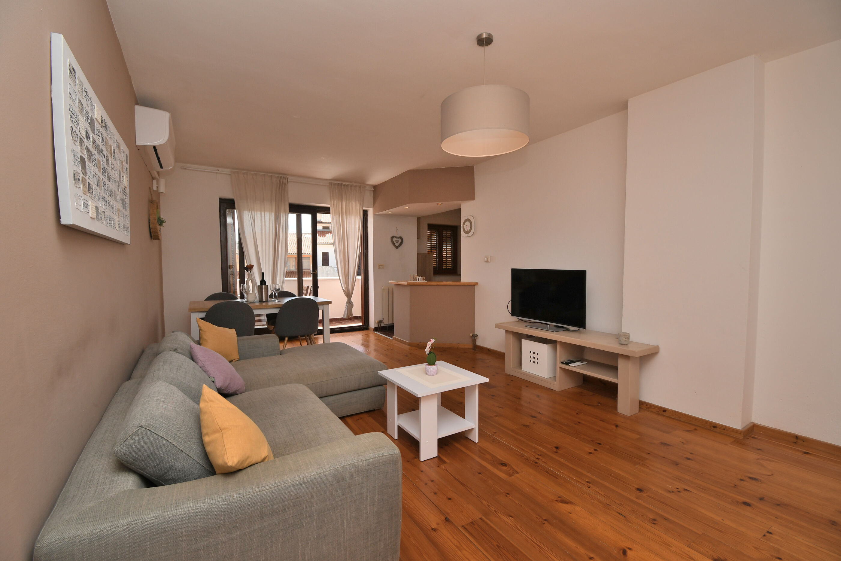 Apartment Honey Bee 100941-A1