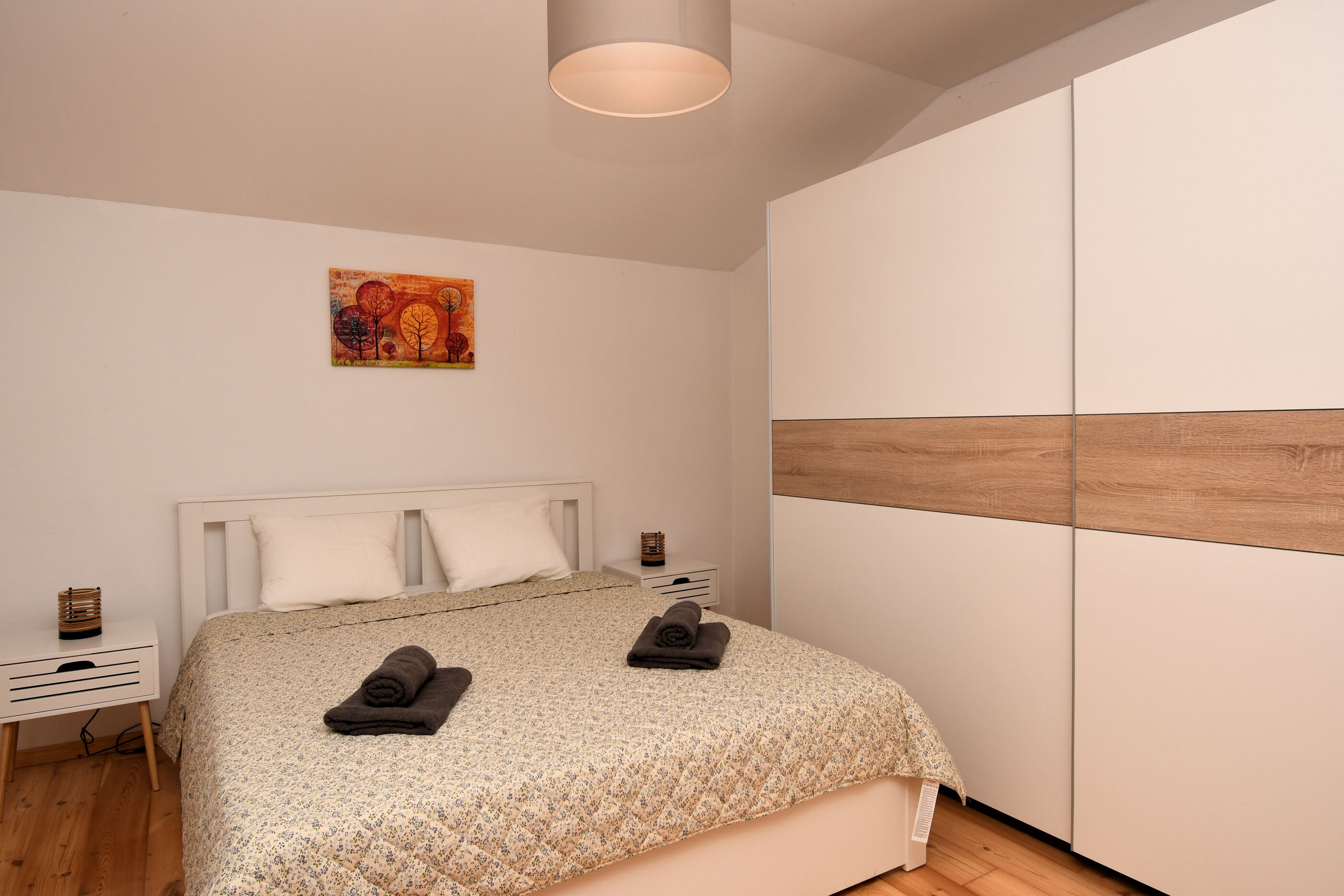 Apartment Honey Bee 100941-A1