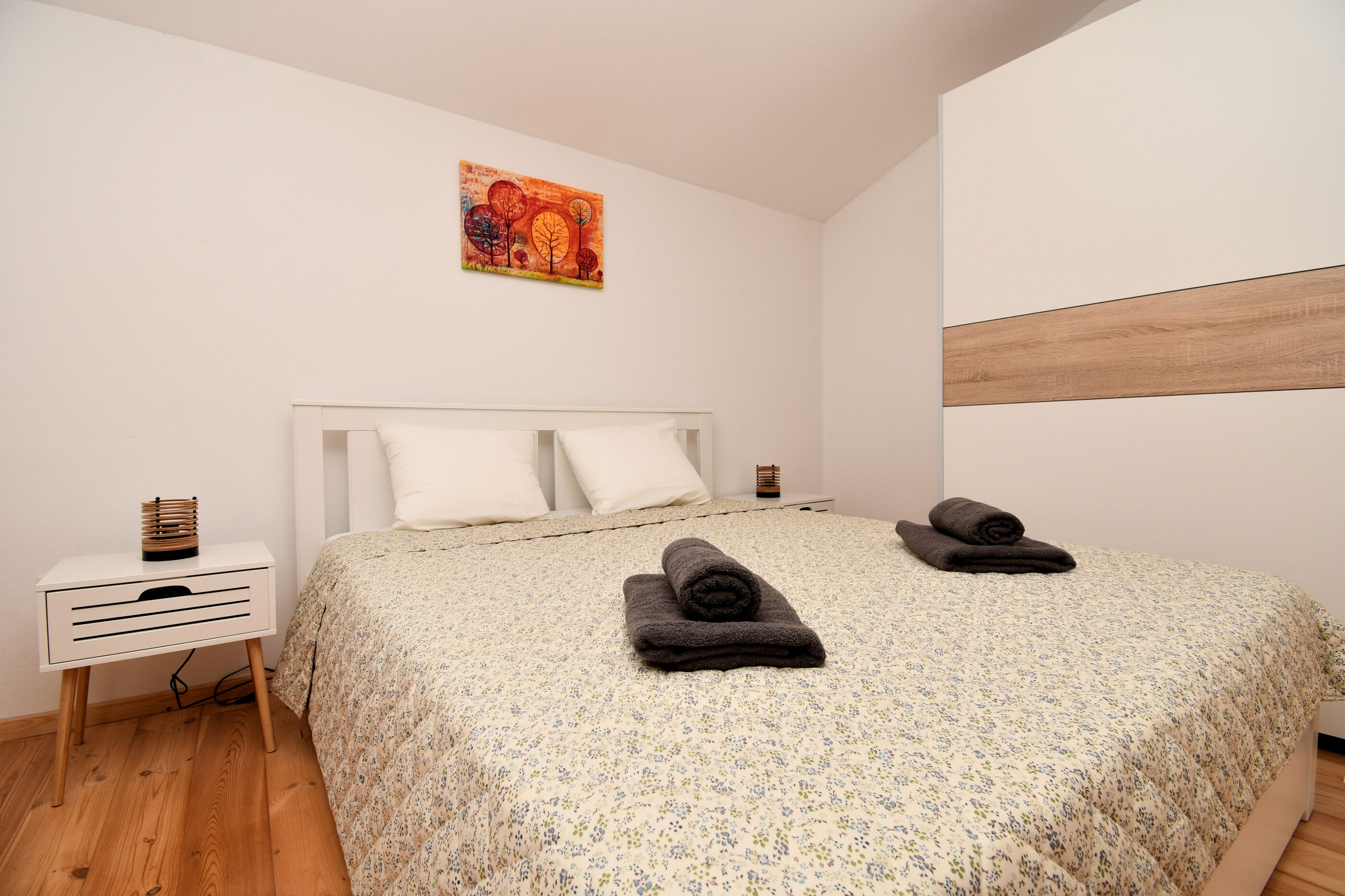 Apartment Honey Bee 100941-A1