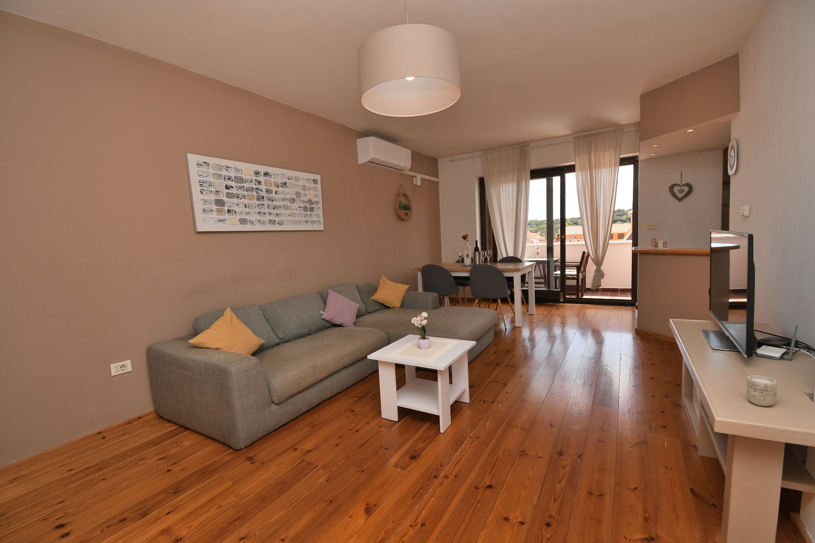 Apartment Honey Bee 100941-A1