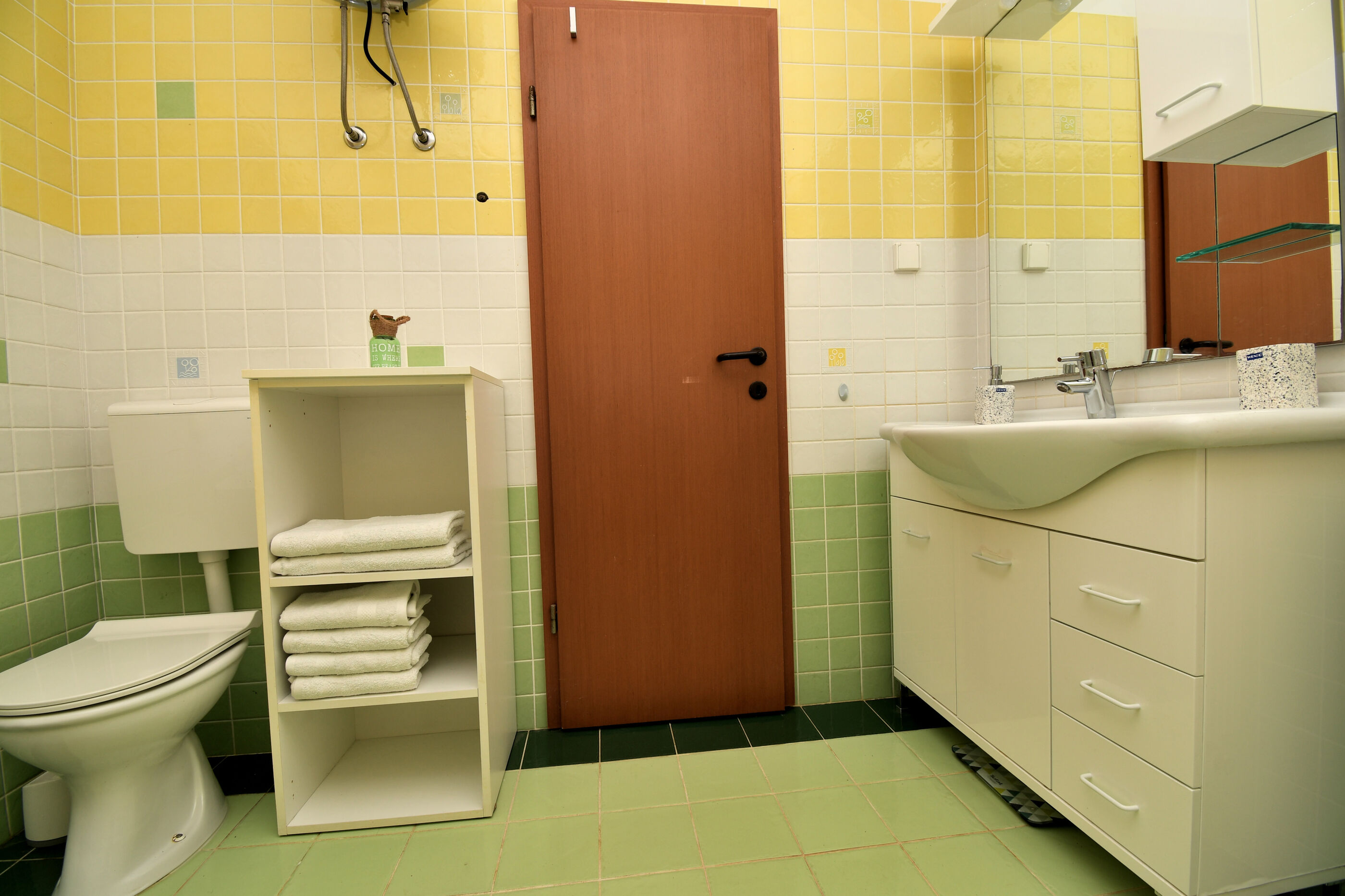 Apartment Honey Bee 100941-A1