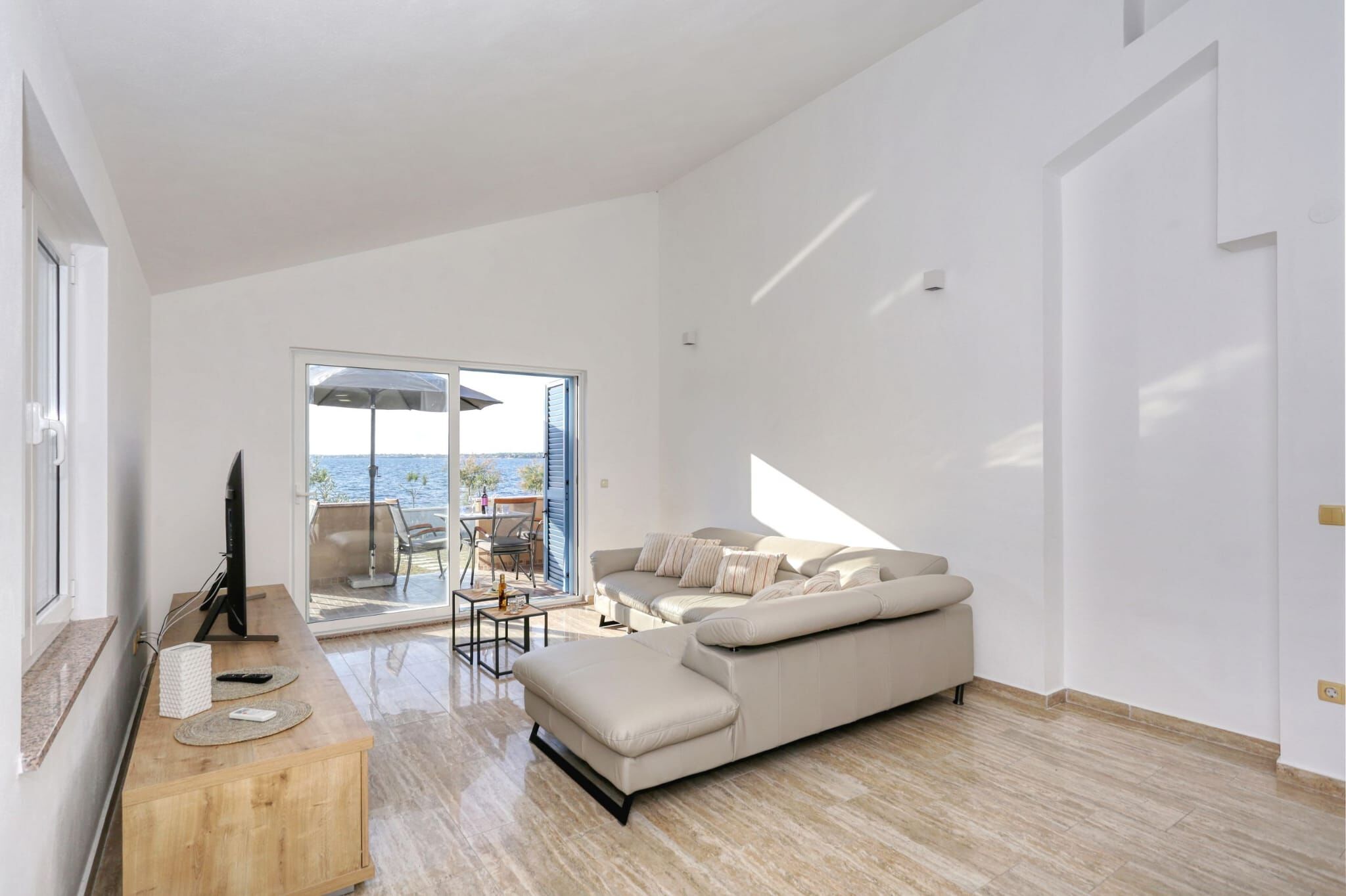 House Victoria 64131-K1