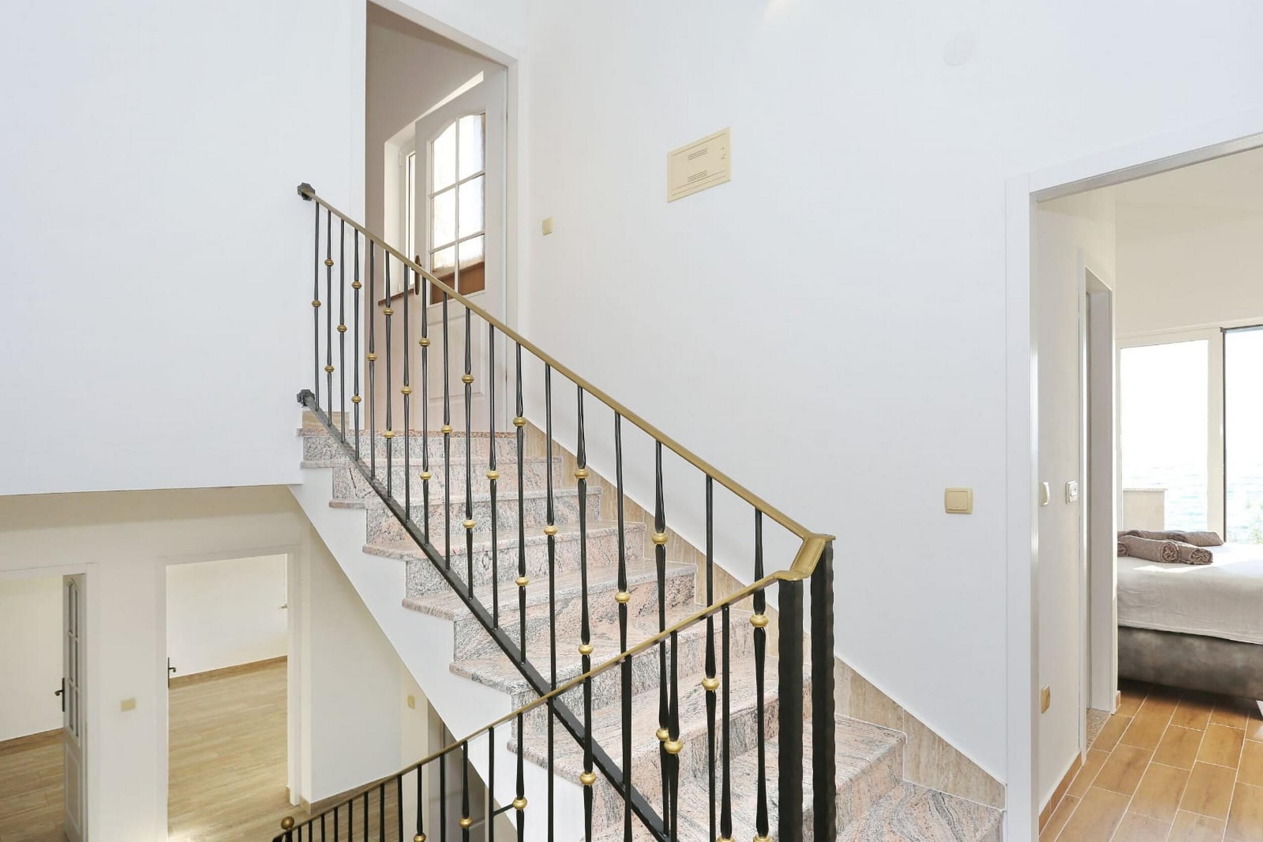 House Victoria 64131-K1