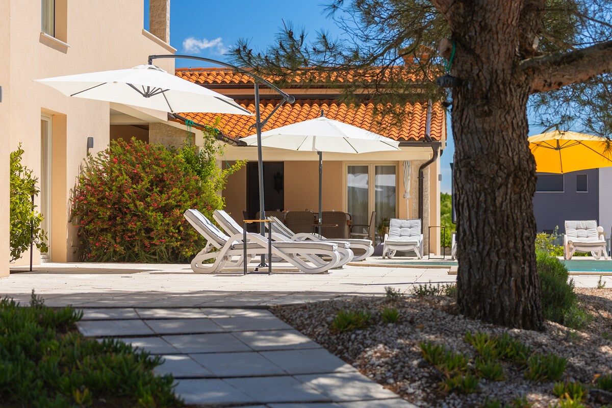 Villa Nirvana 74307-K1