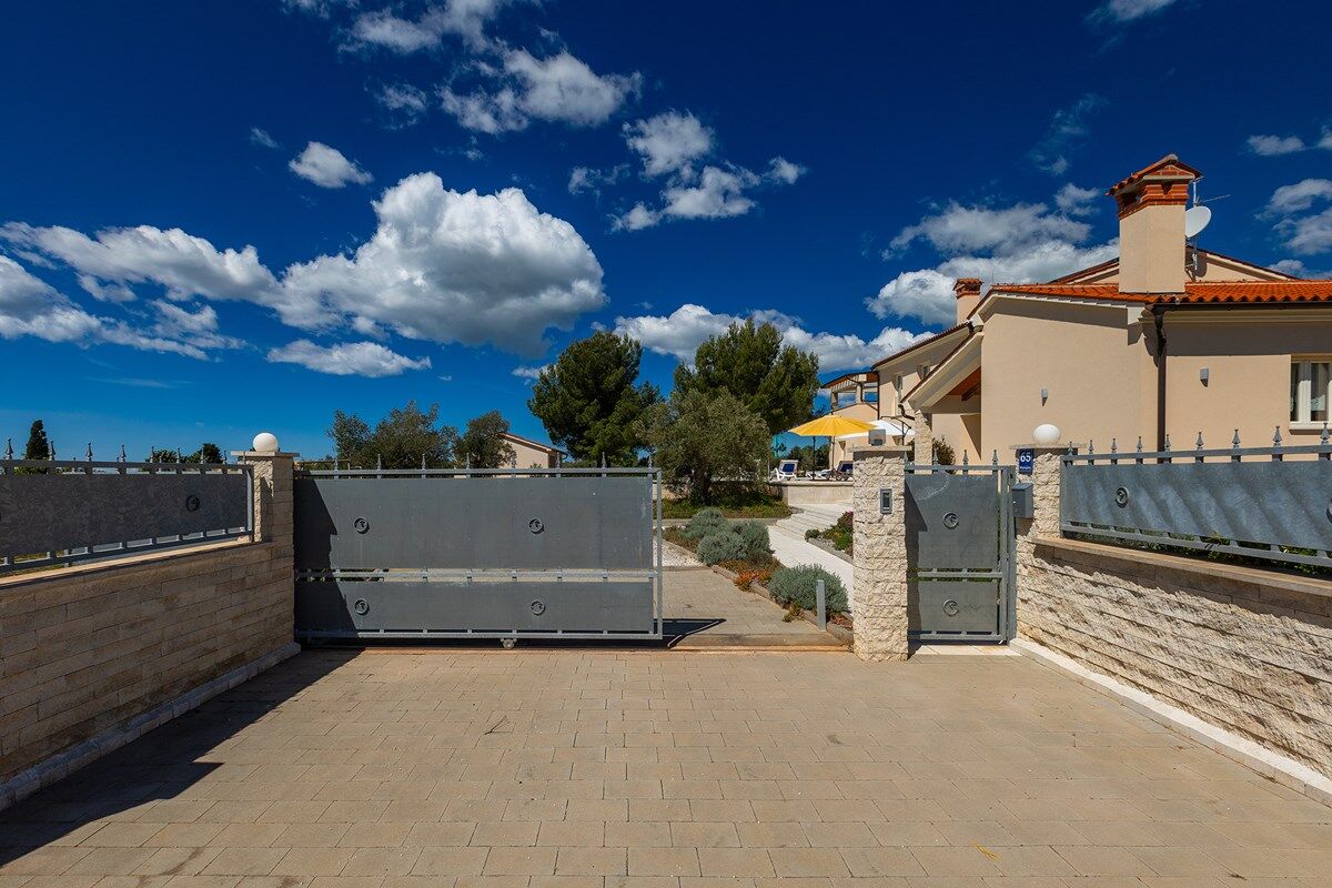 Villa Nirvana 74307-K1