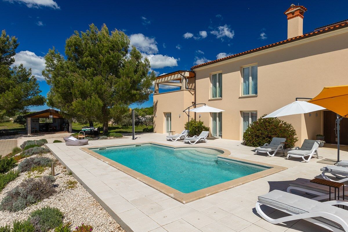 Villa Nirvana 74307-K1