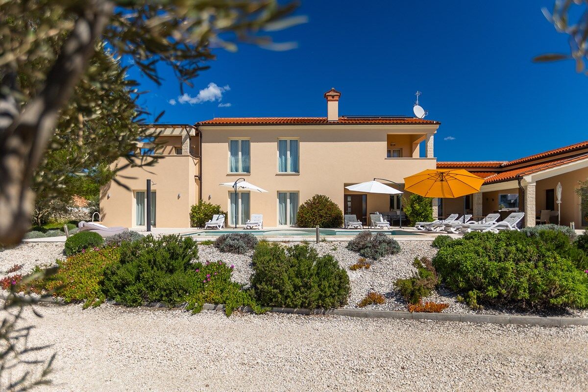 Villa Nirvana 74307-K1