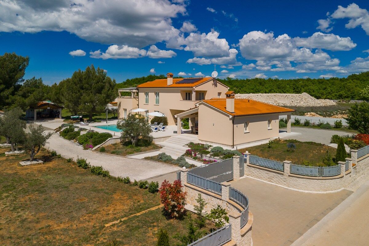 Villa Nirvana 74307-K1