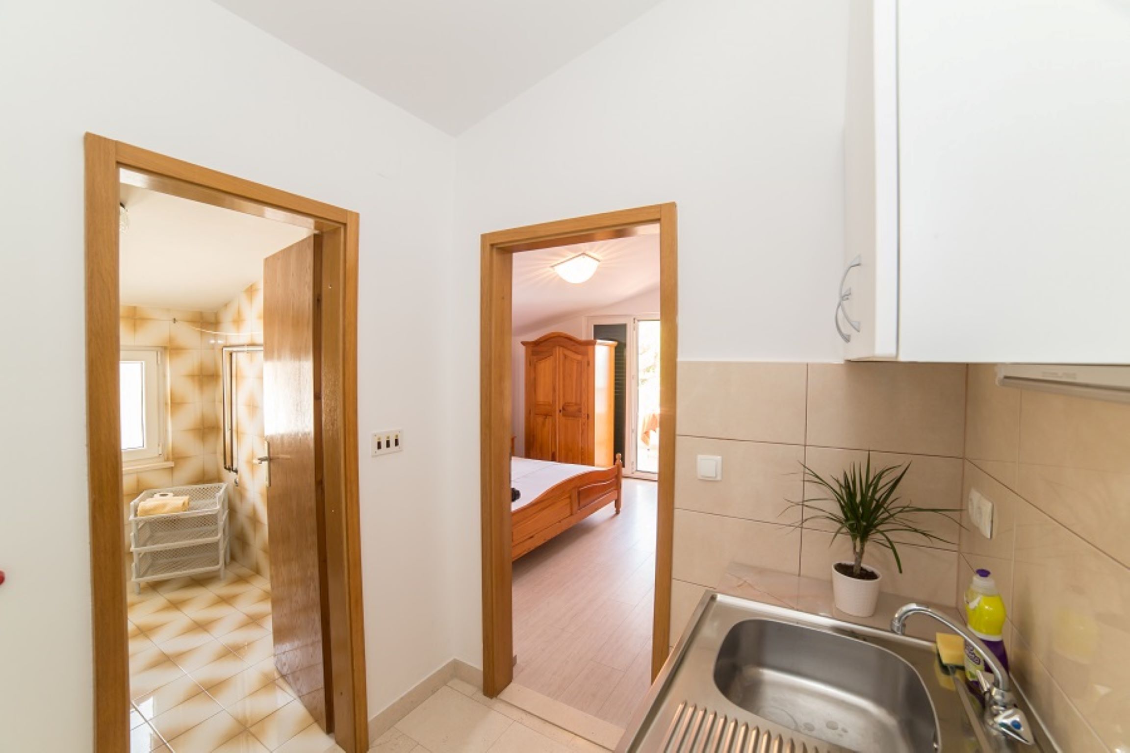 Apartments and Room Jure 93691-A6
