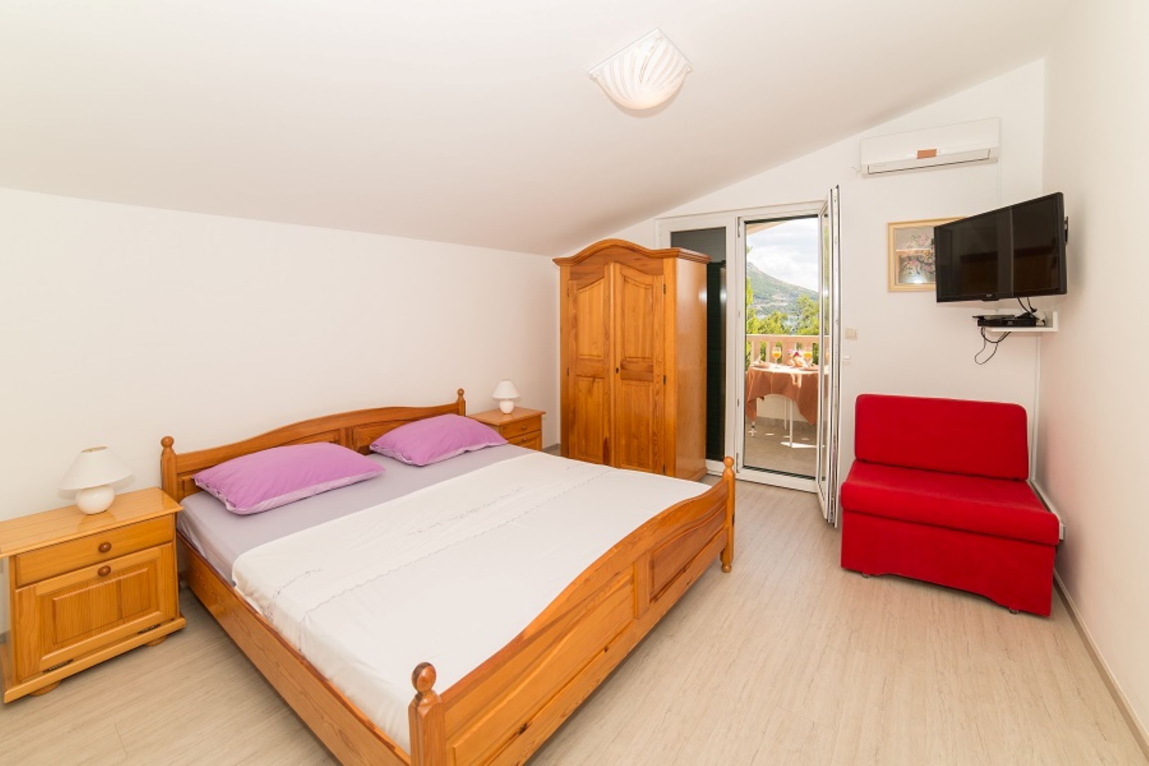 Apartments and Room Jure 93691-A6