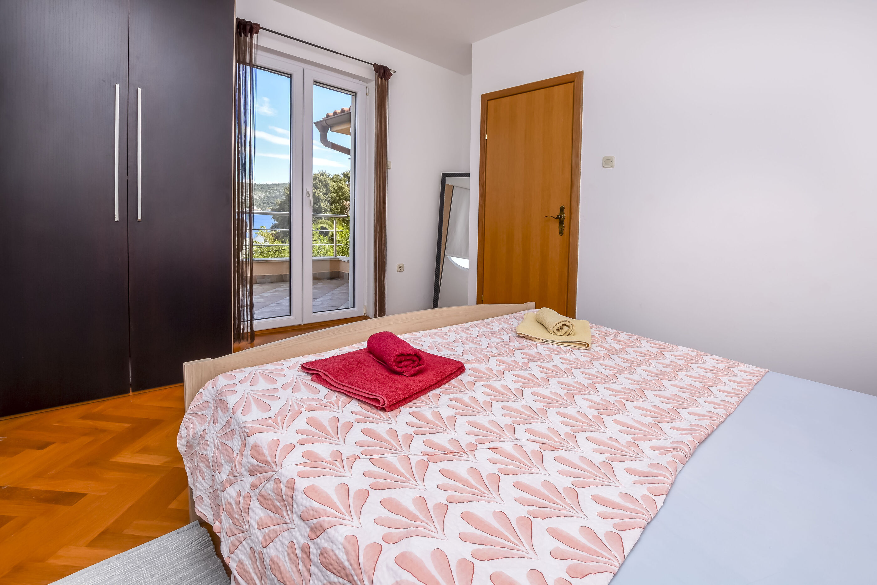 Apartments Ema 22211-A1