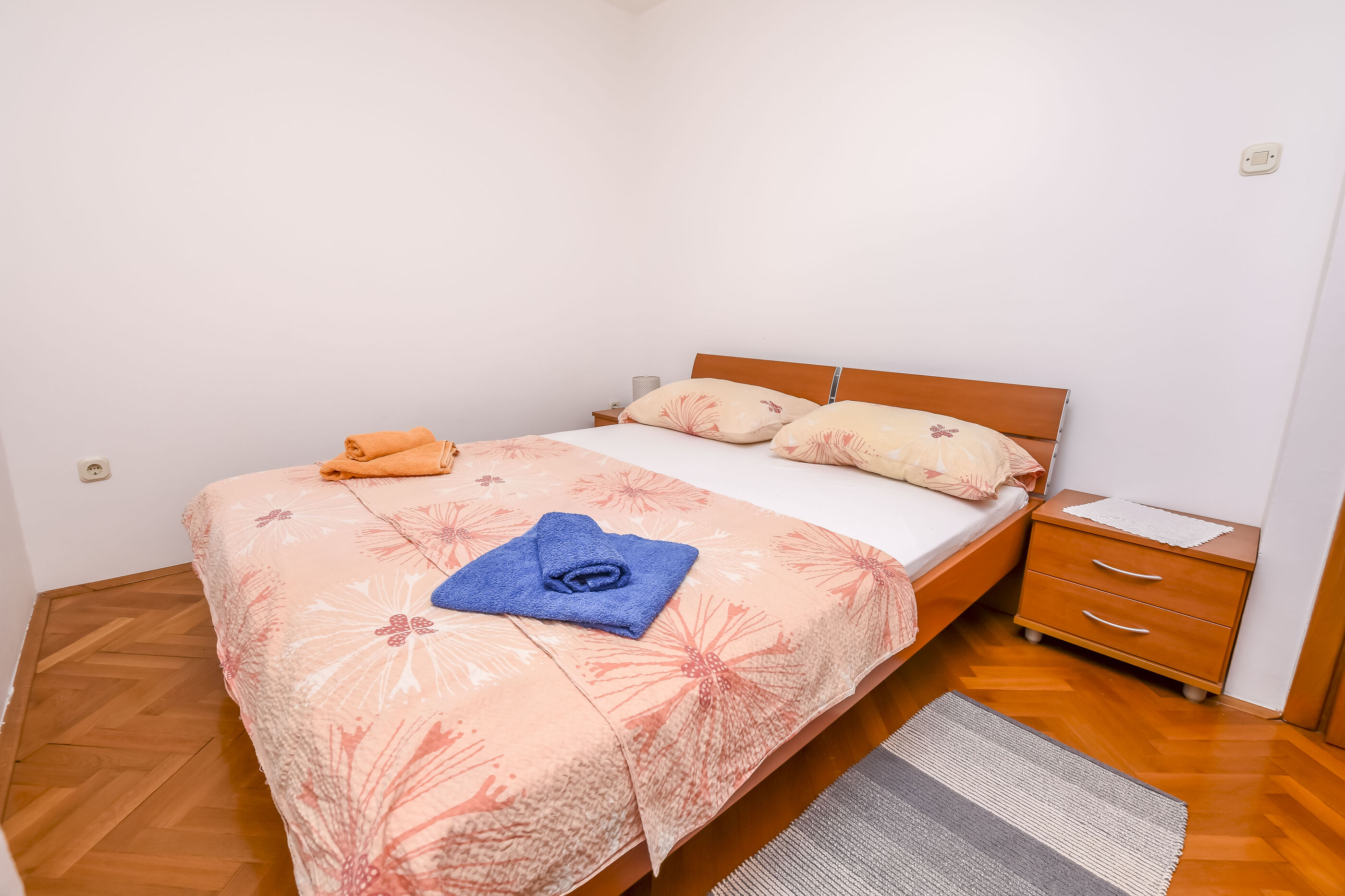 Apartments Ema 22211-A1