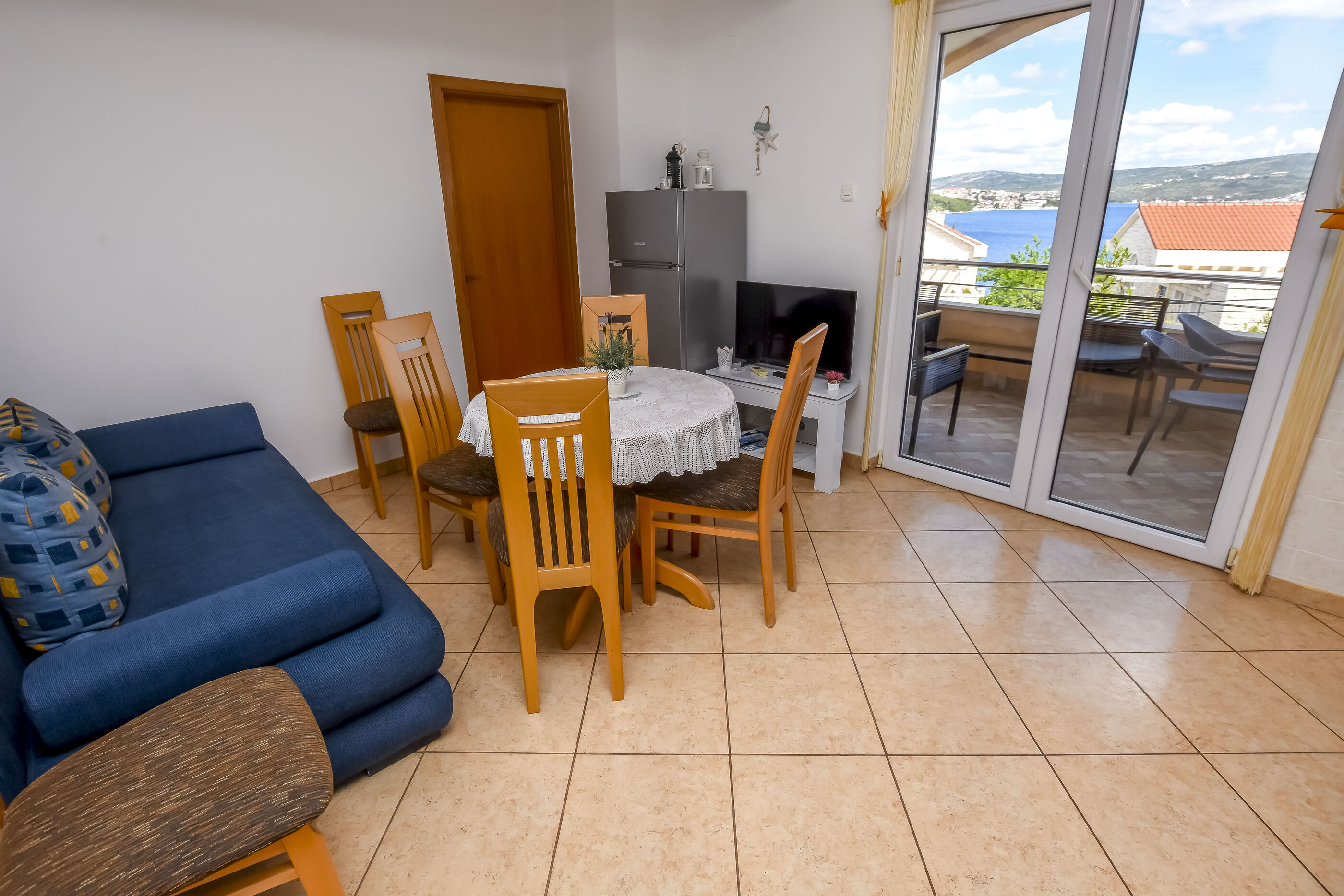 Apartments Ema 22211-A1