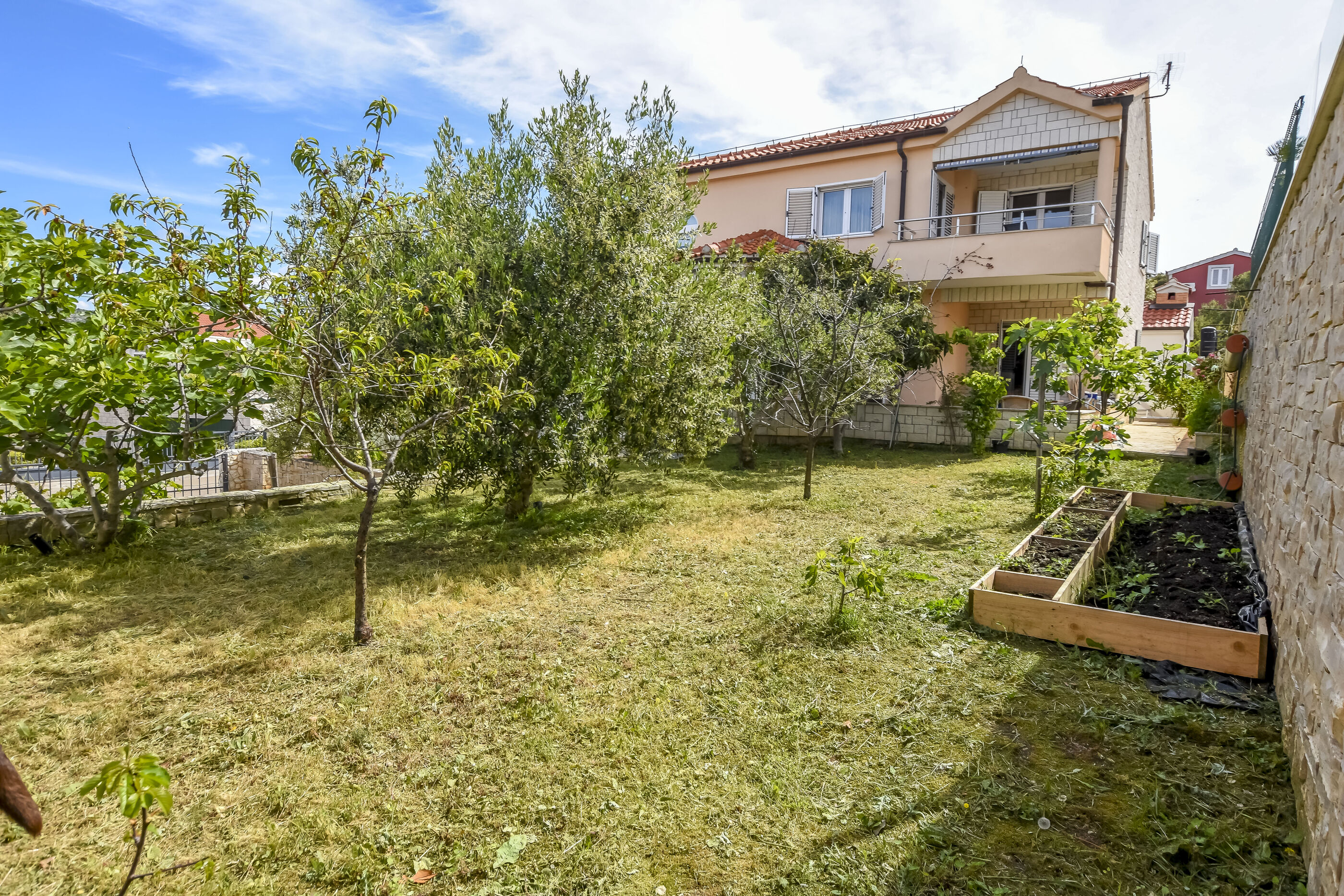 Apartments Ema 22211-A1