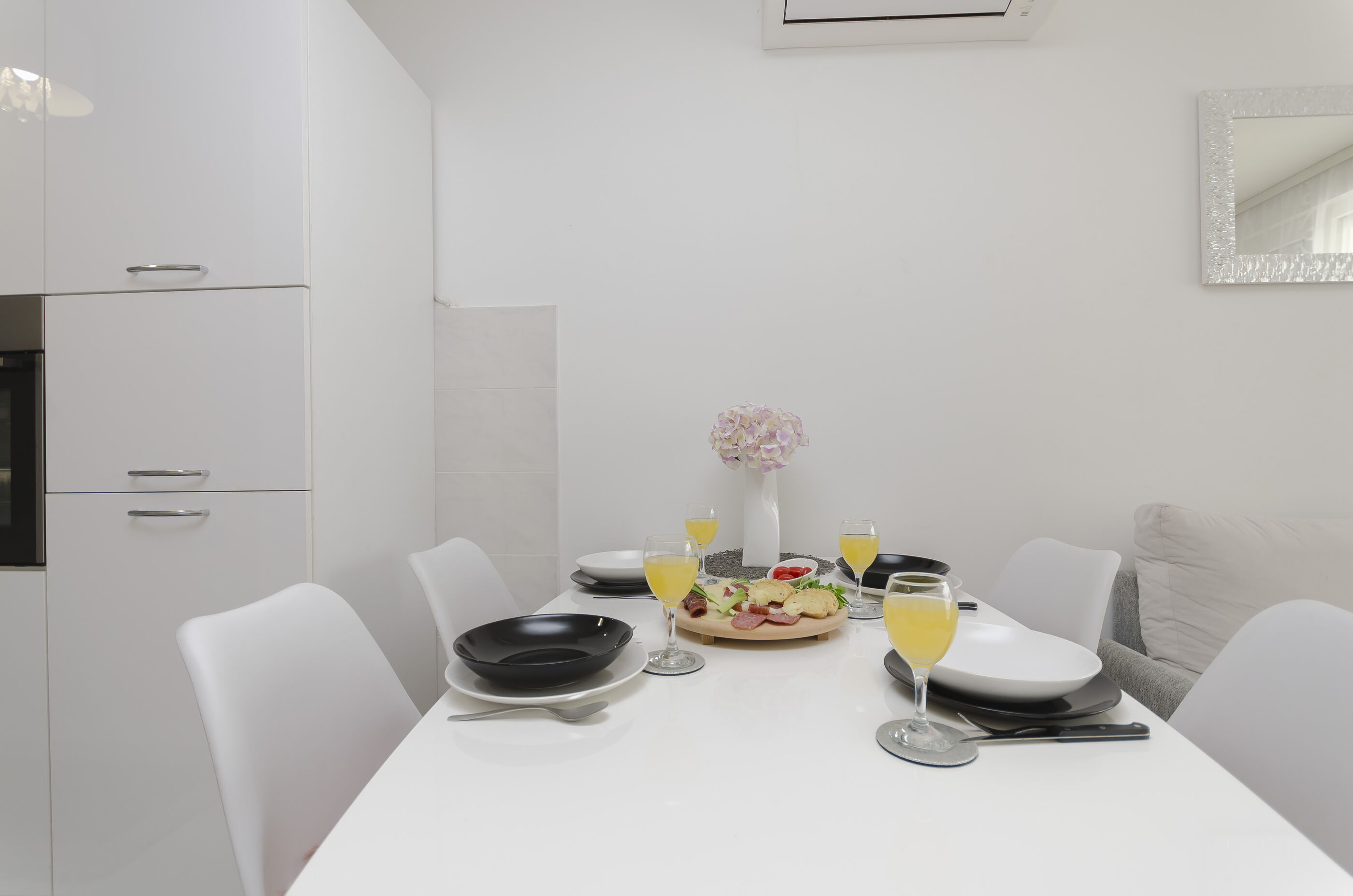 Apartment L&I 101131-A1