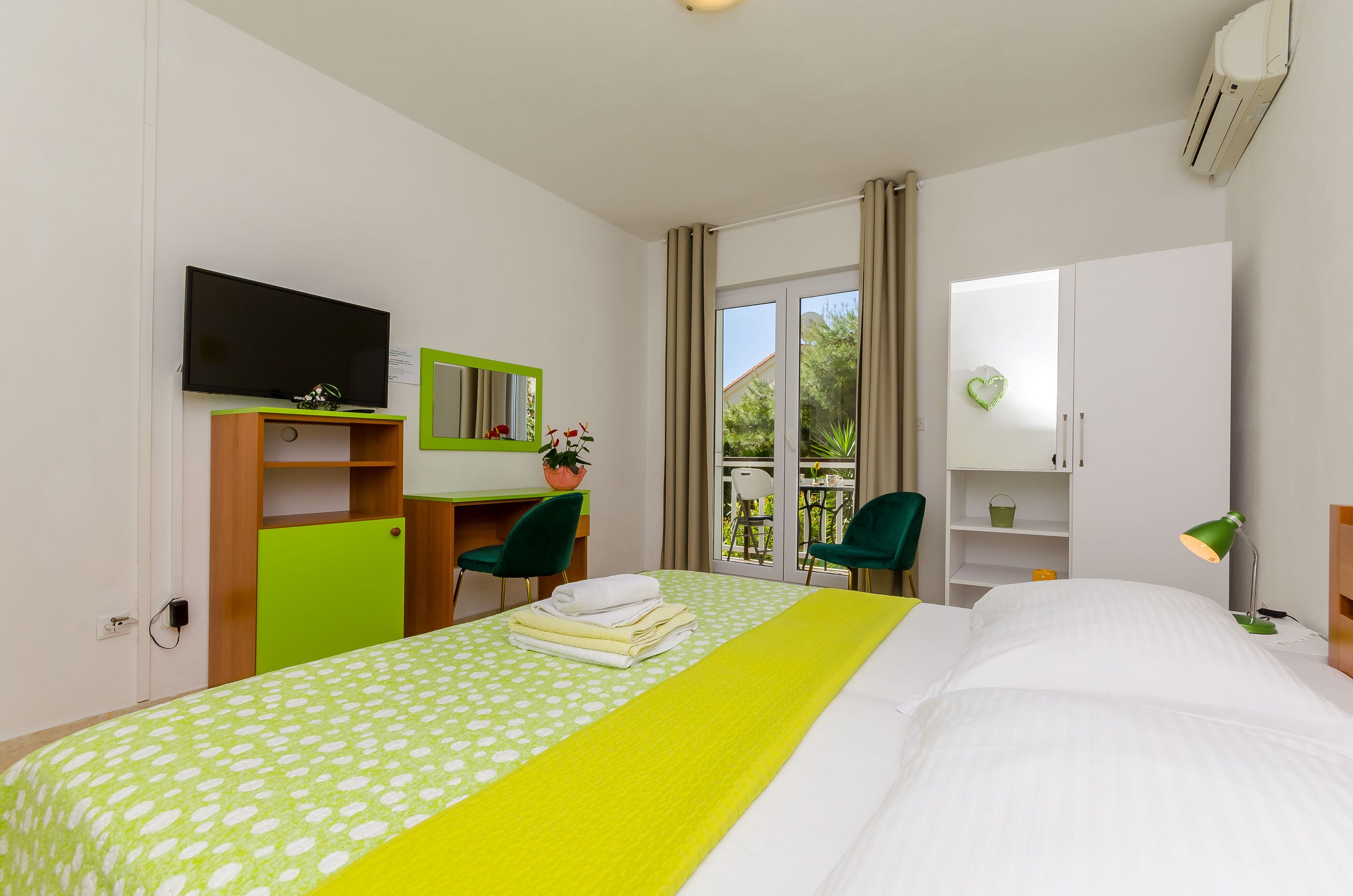 Apartments Zvonimir 40781-A2