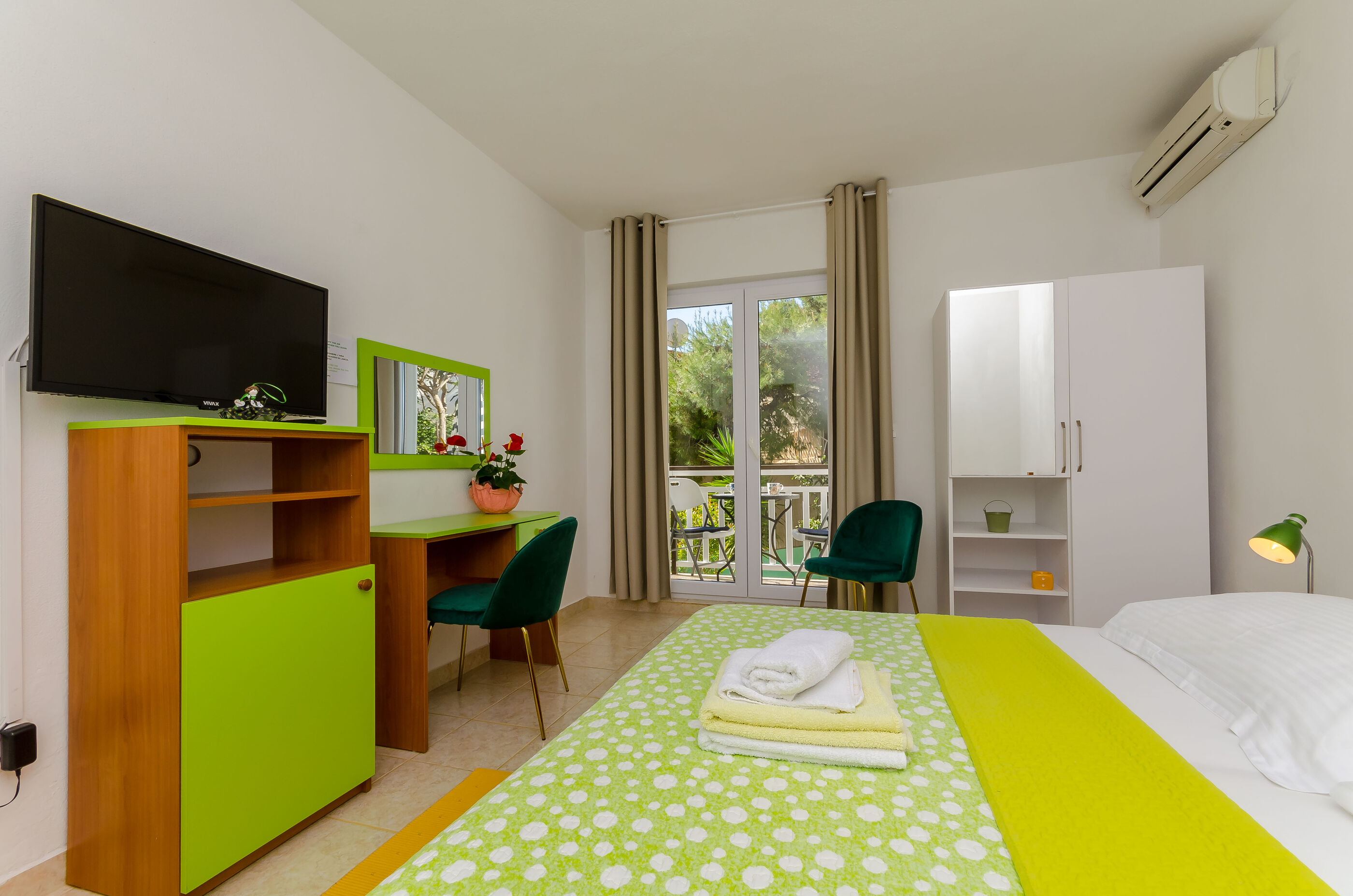 Apartments Zvonimir 40781-A2