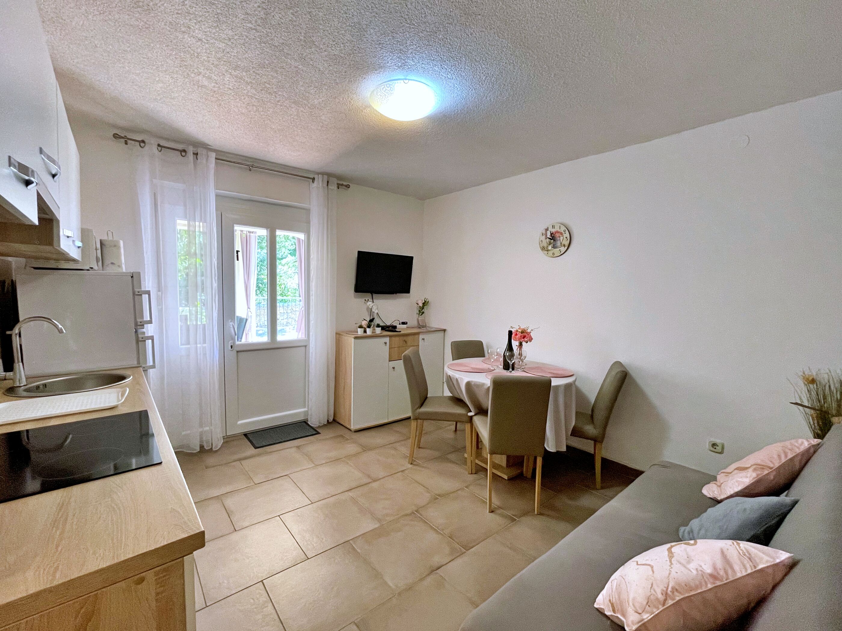 Apartment Butkovic - Pet-Friendly A1