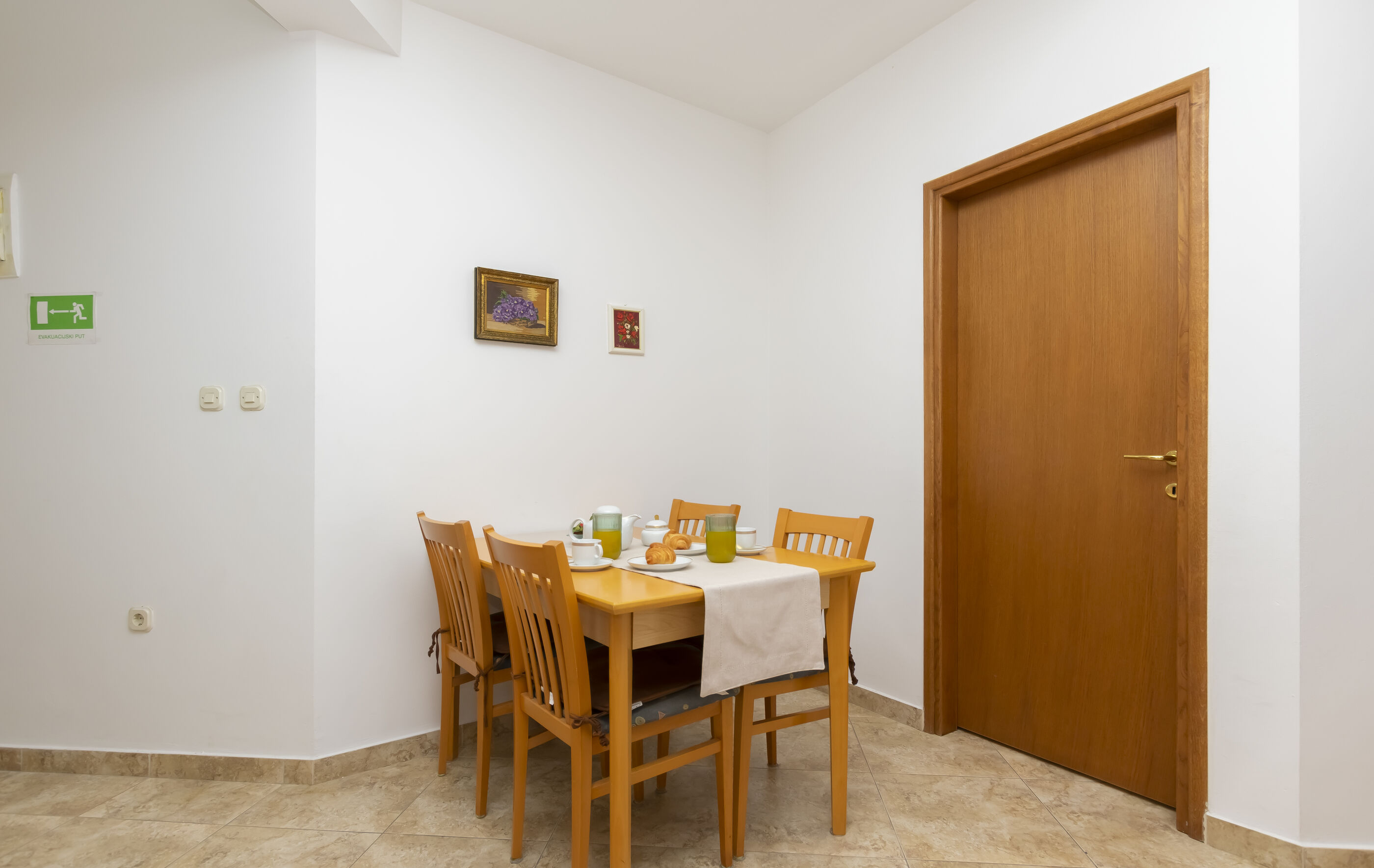 Apartments Orange 101081-A2