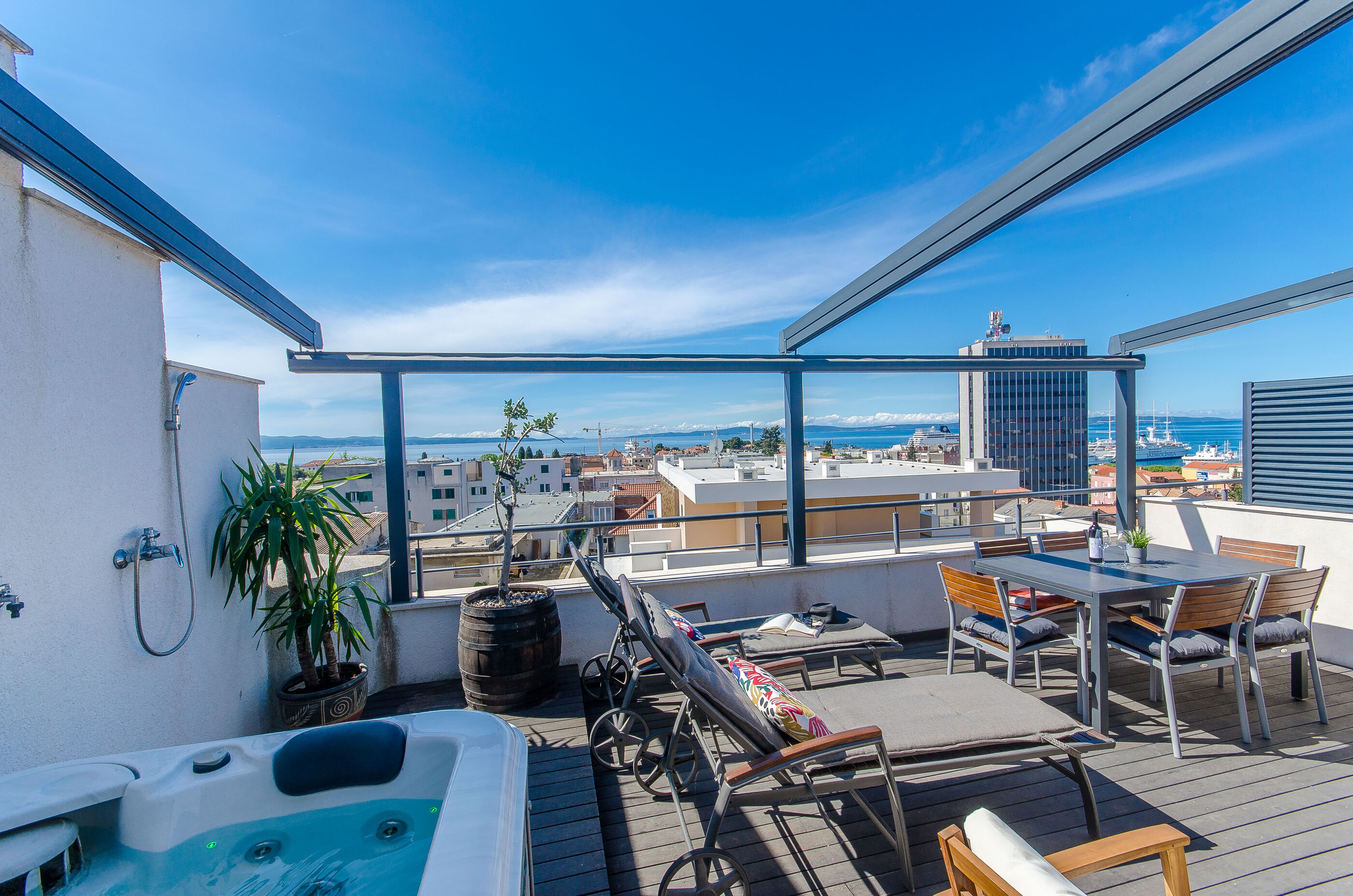 Apartment Jacuzzi Sky Accommodation in Split