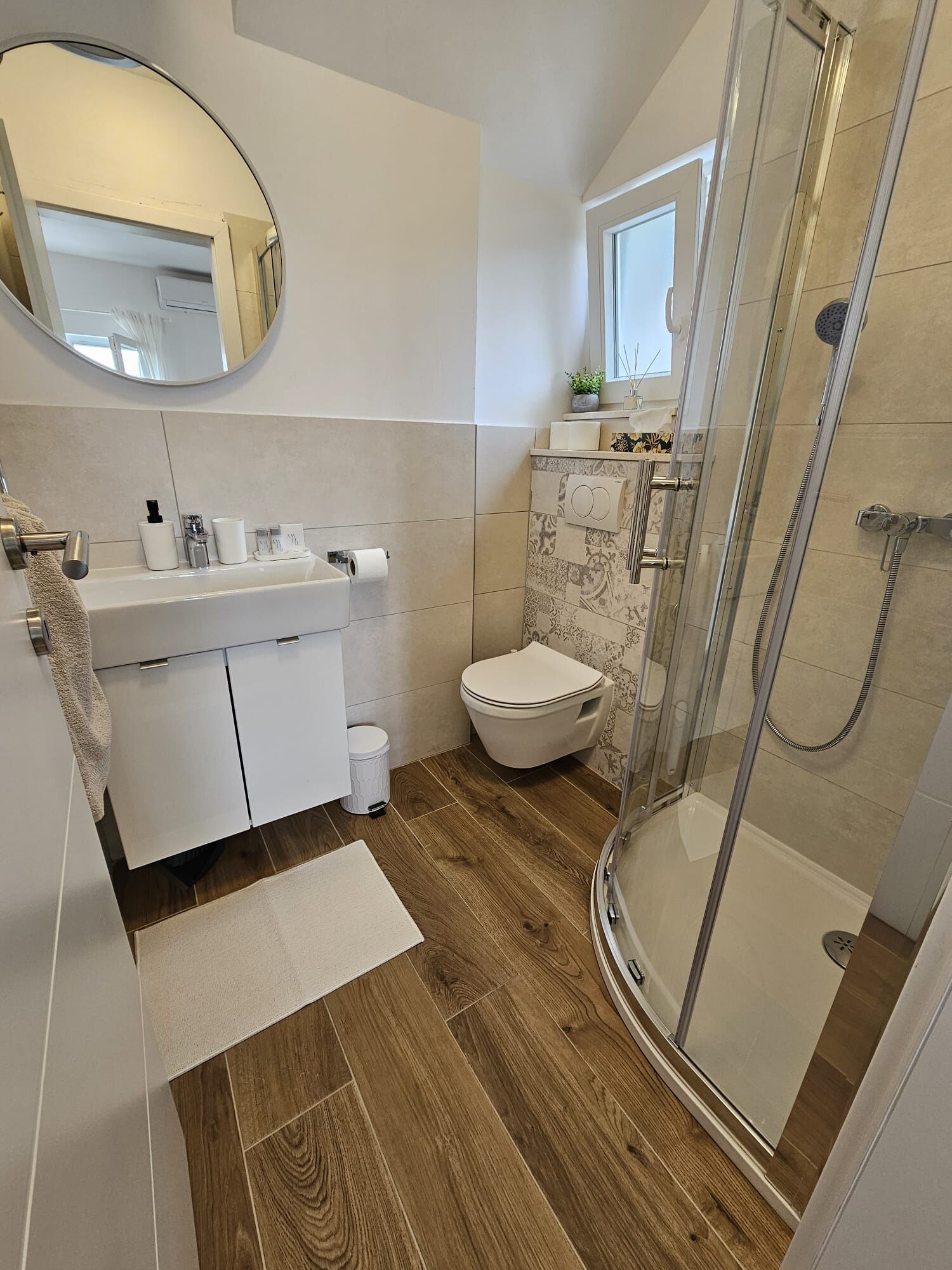 Room Ela 100221-S1