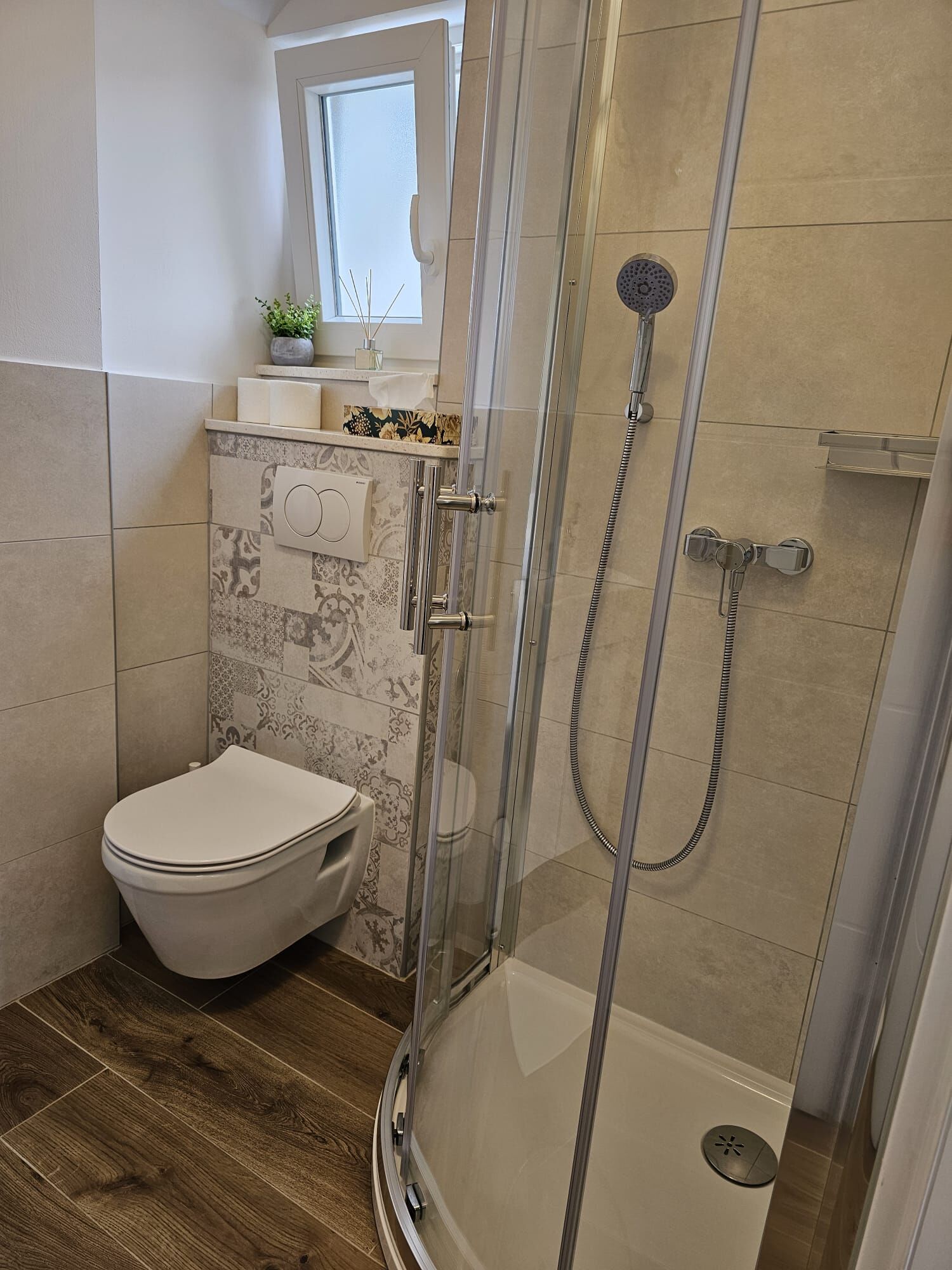 Room Ela 100221-S1