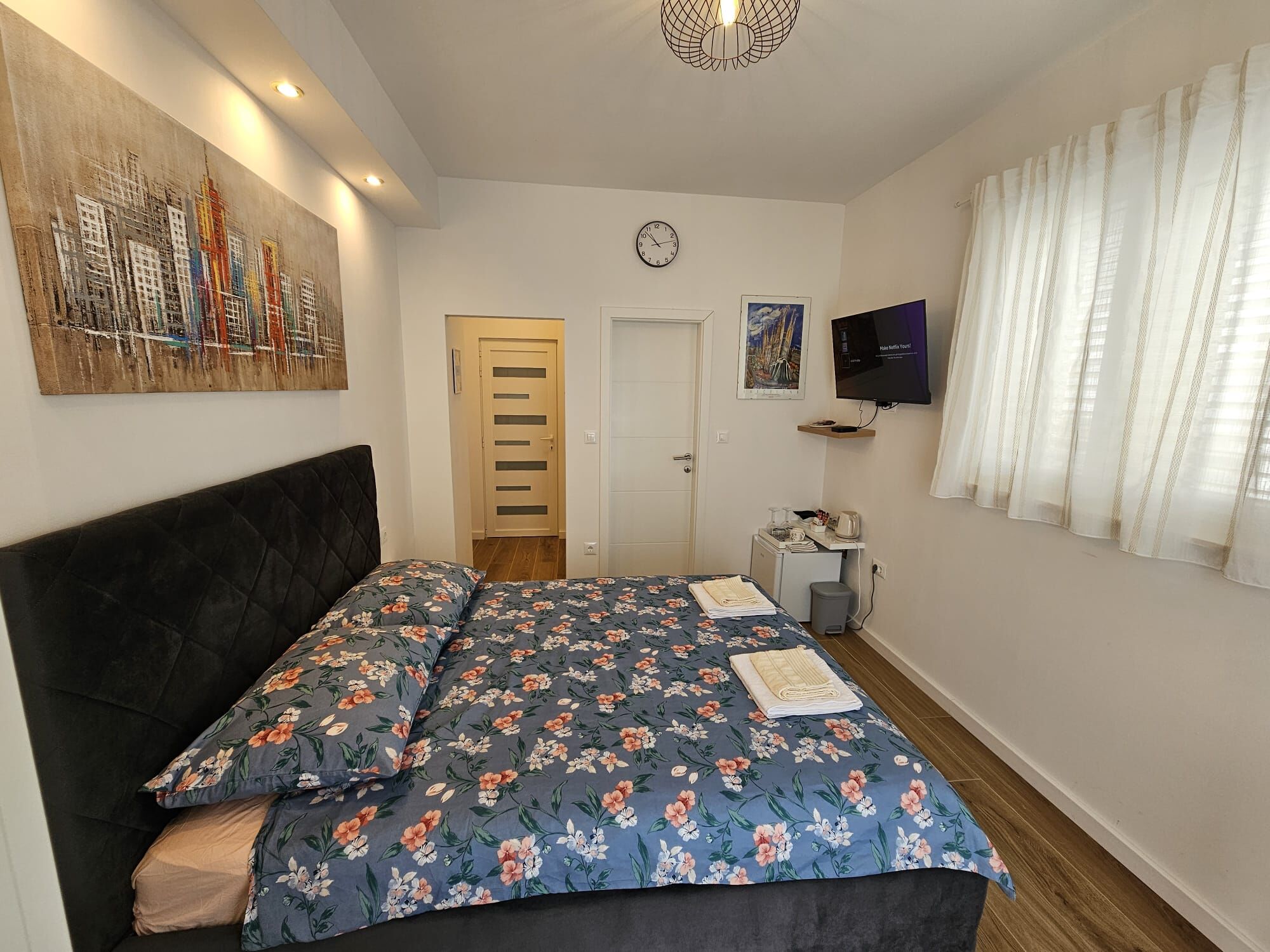 Room Ela 100221-S1