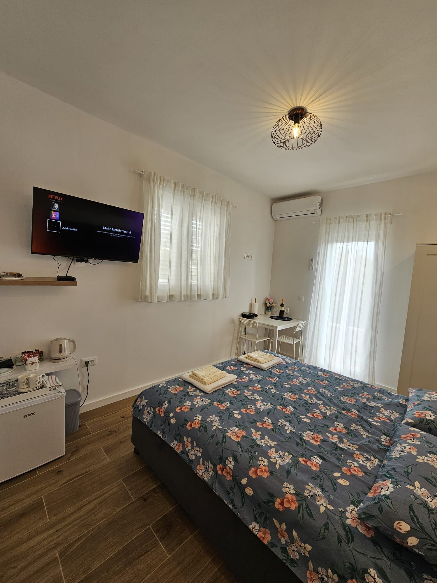 Room Ela 100221-S1