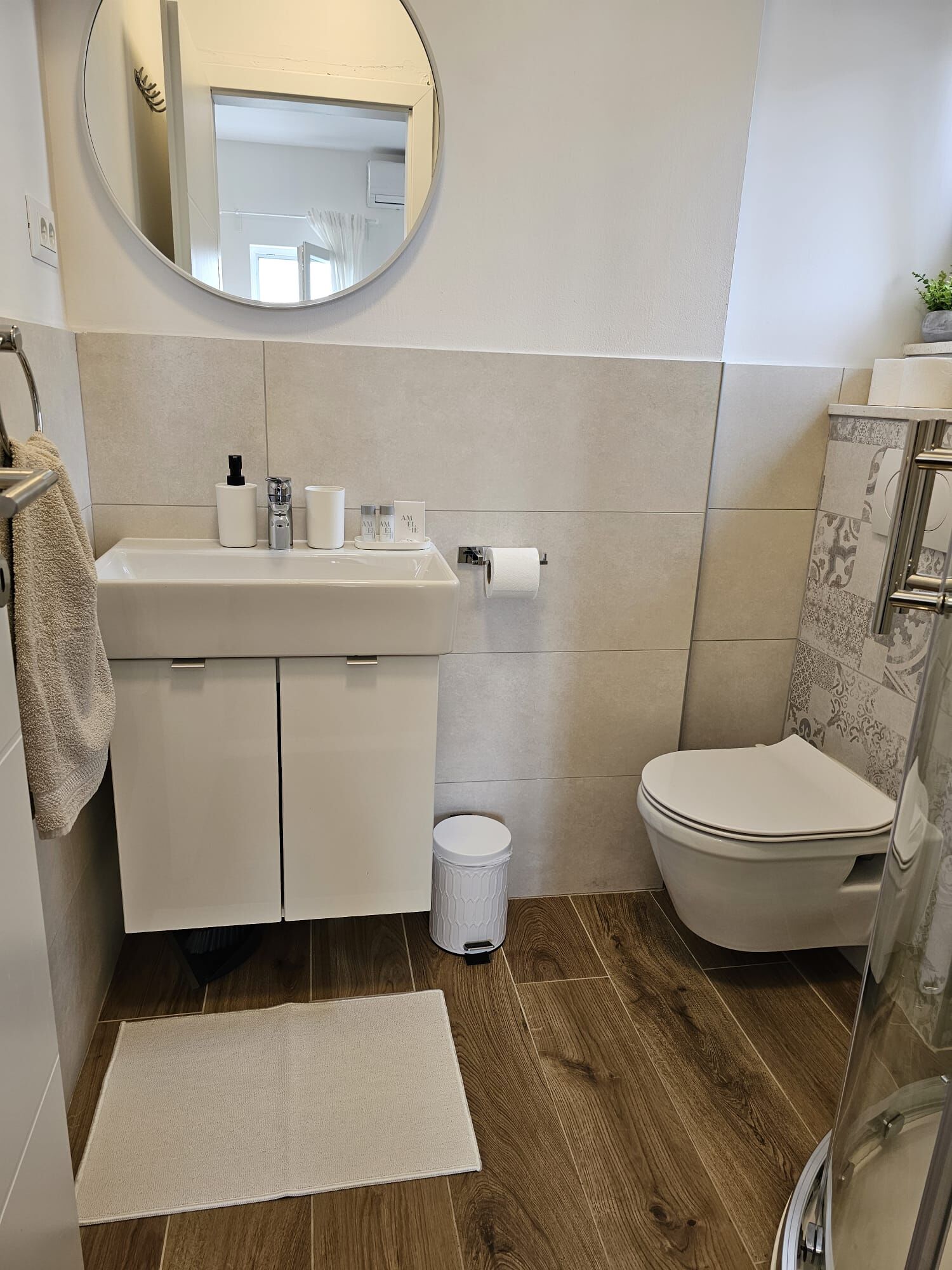 Room Ela 100221-S1
