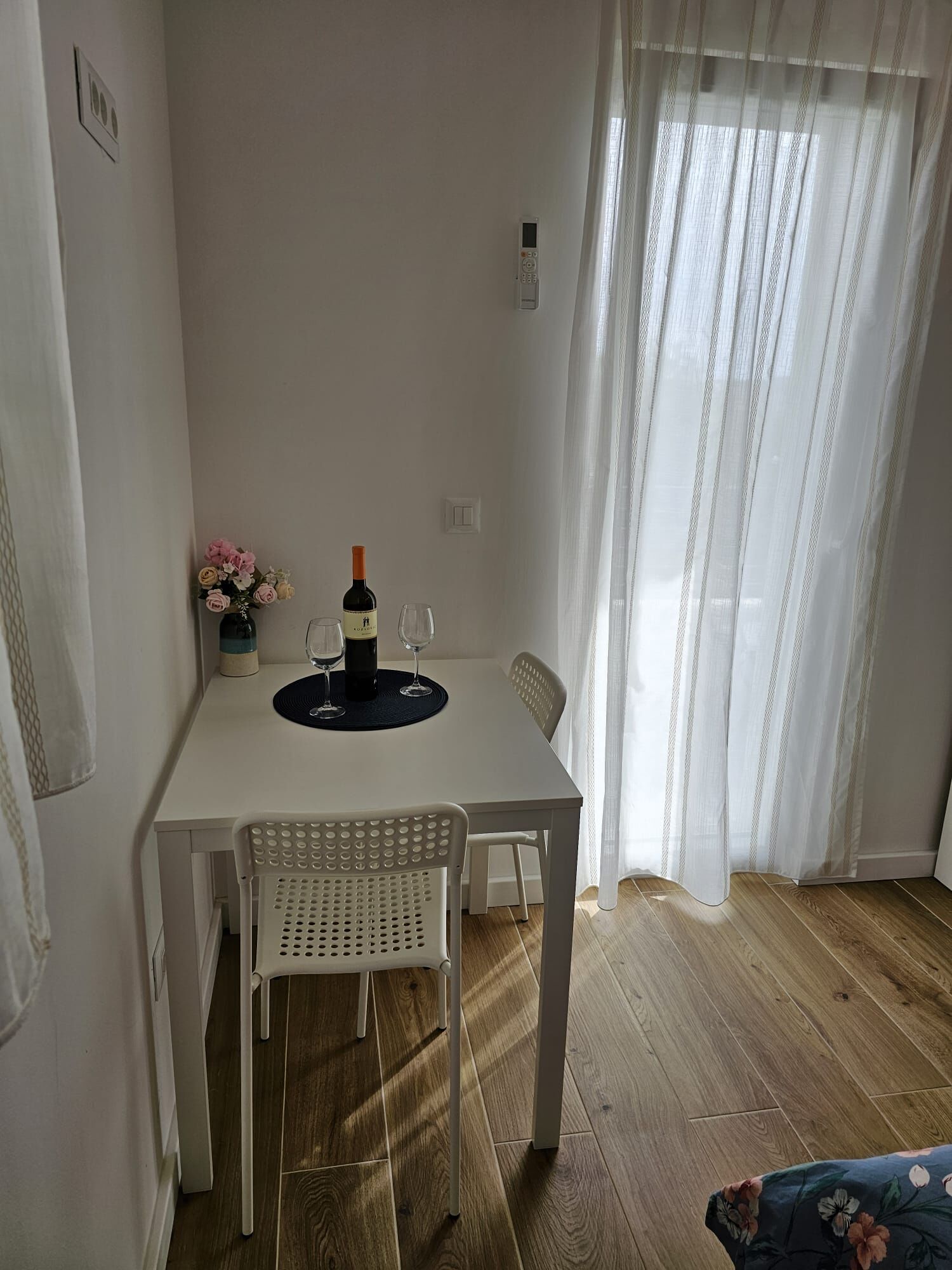 Room Ela 100221-S1