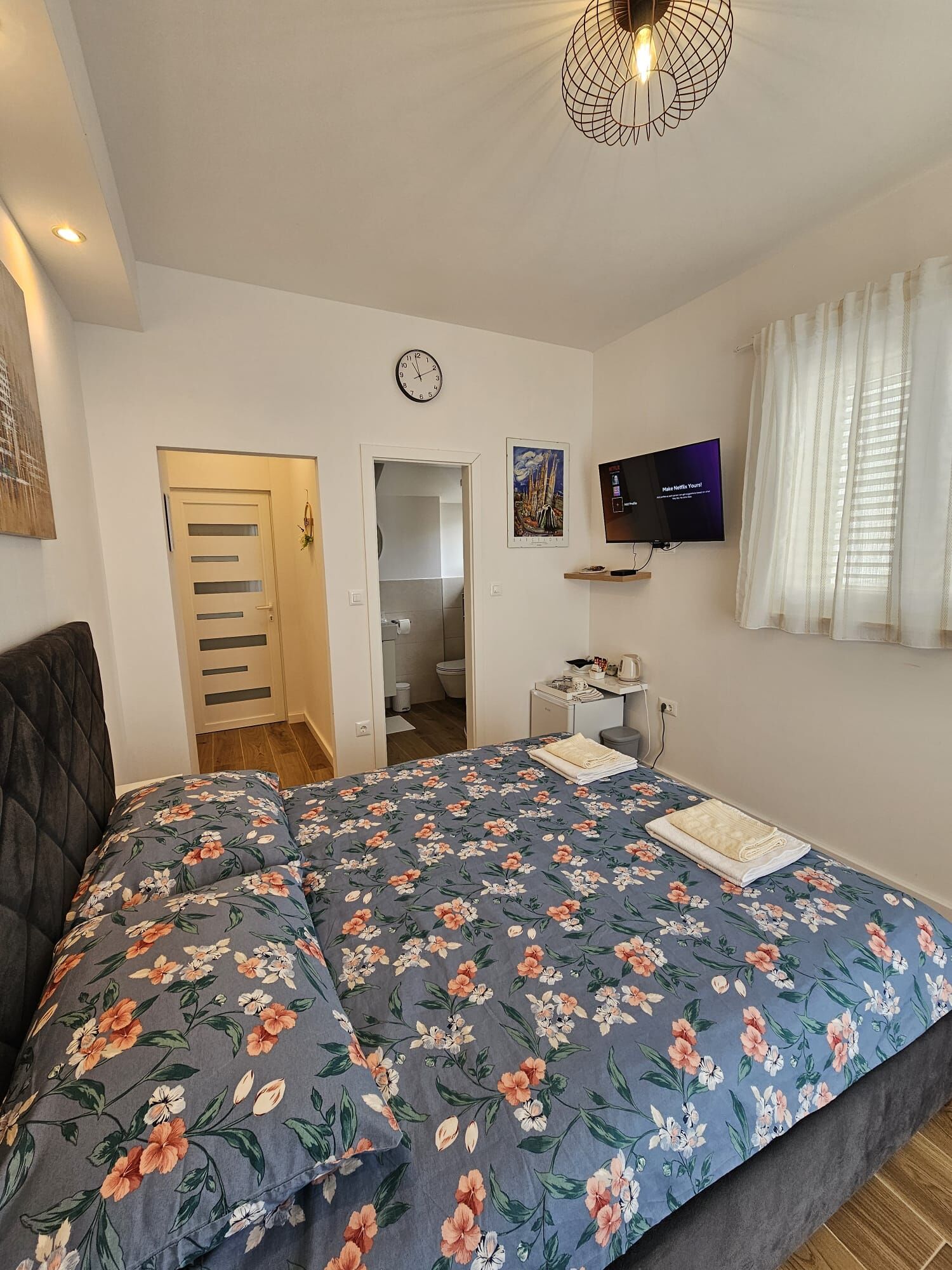 Room Ela 100221-S1
