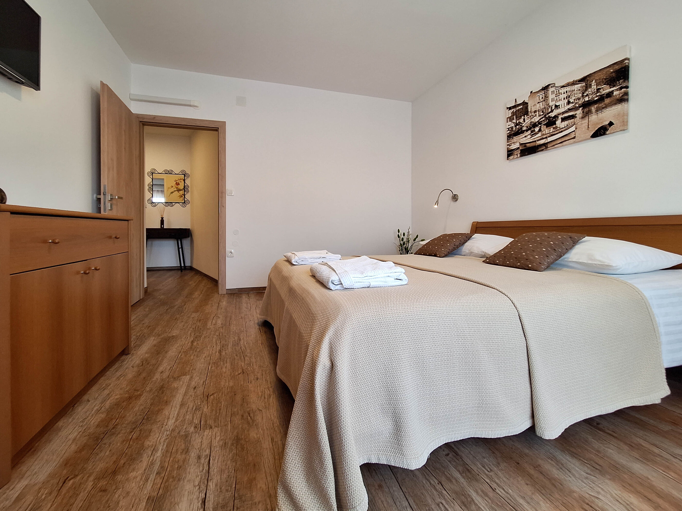 Apartment and Rooms Katunar 101381-A1