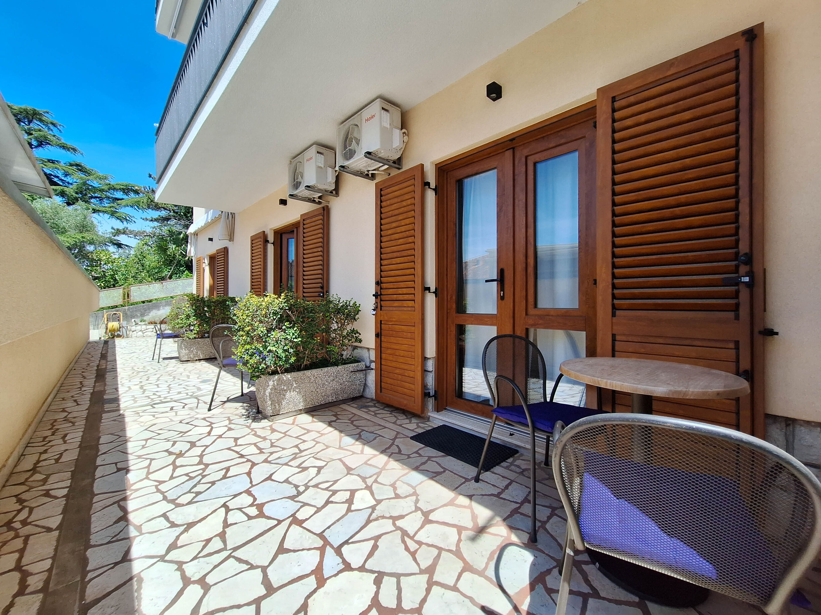 Apartment and Rooms Katunar 101381-S1
