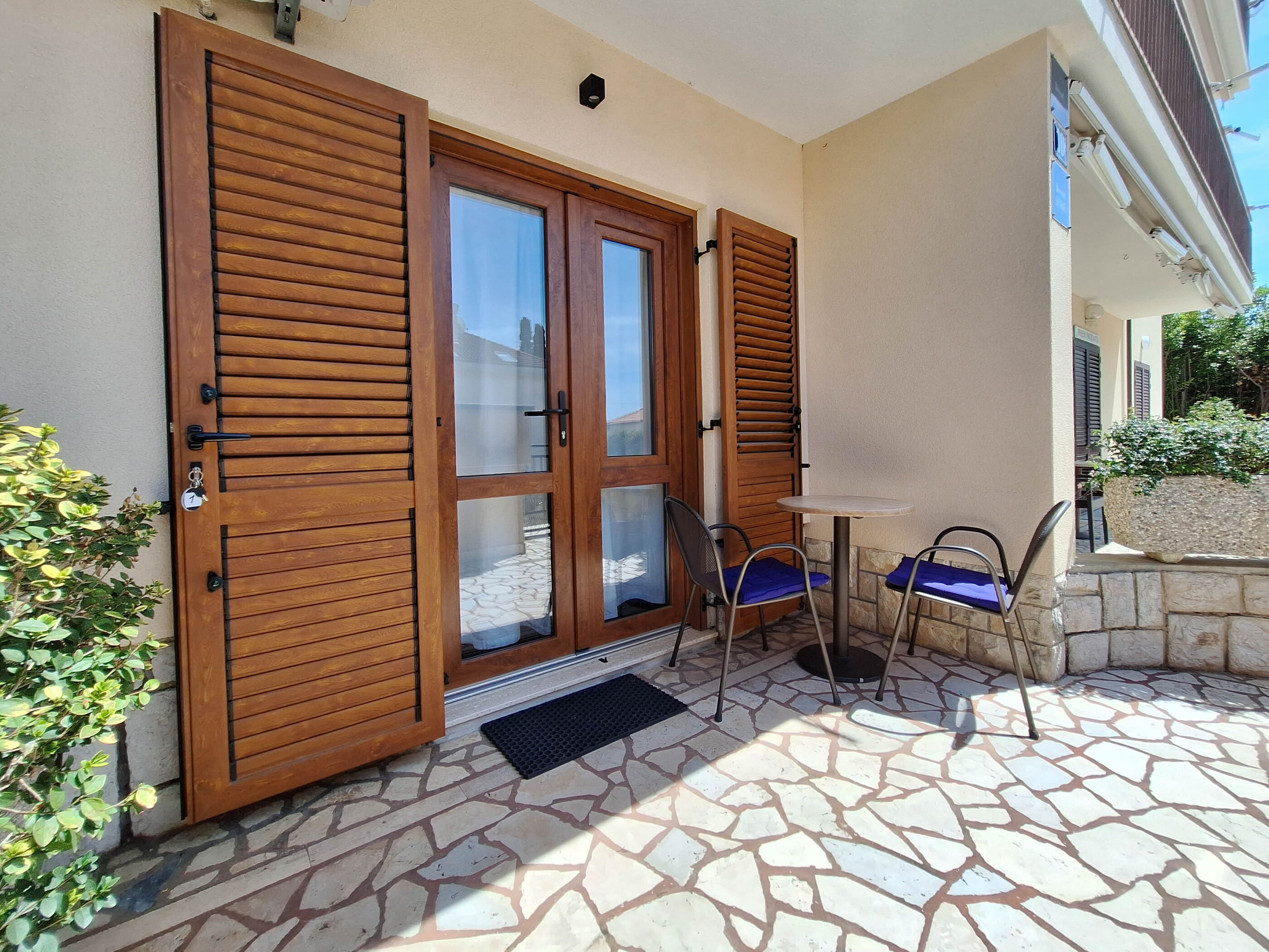 Apartment and Rooms Katunar 101381-S1