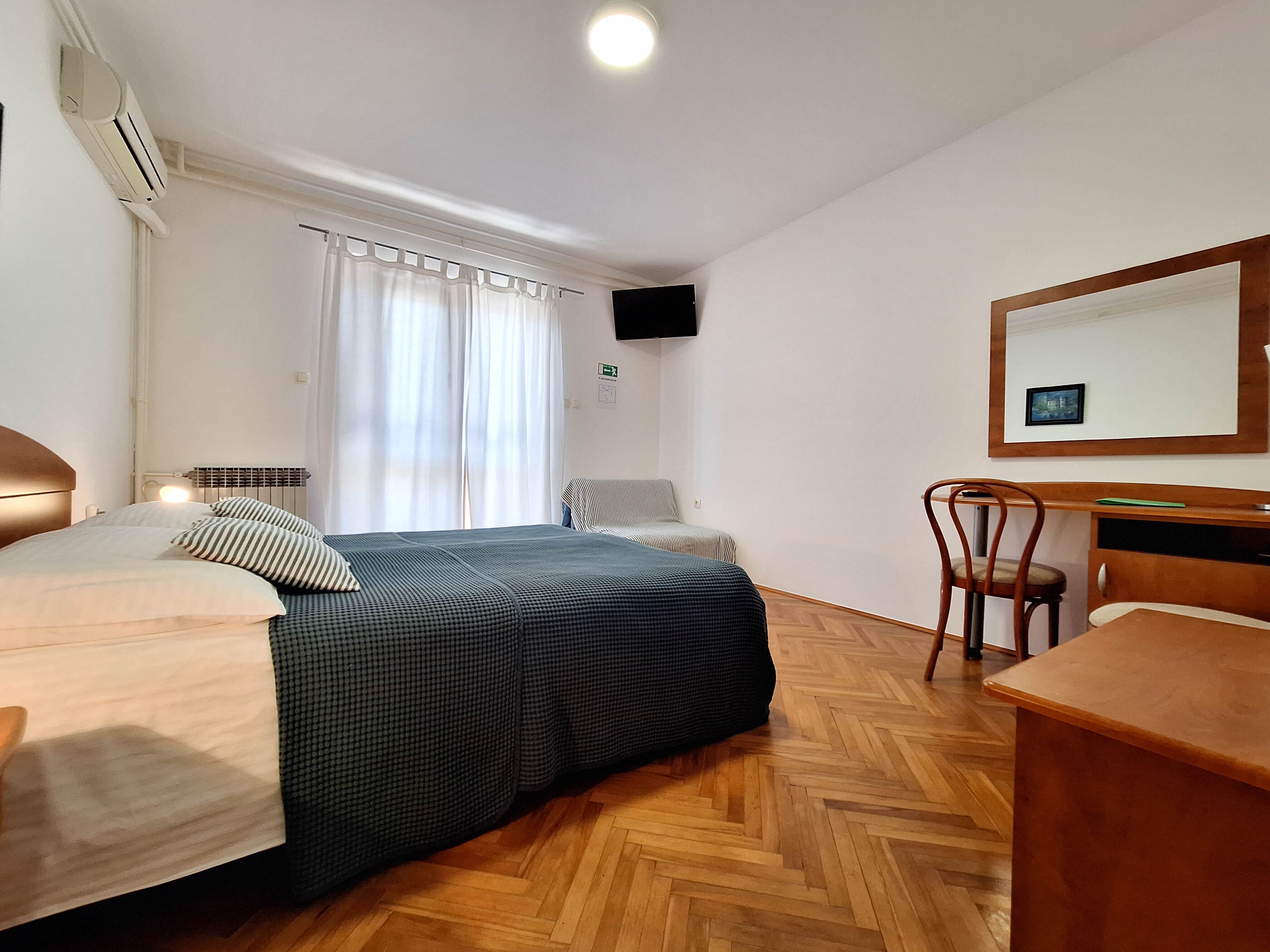 Apartment and Rooms Katunar 101381-S2