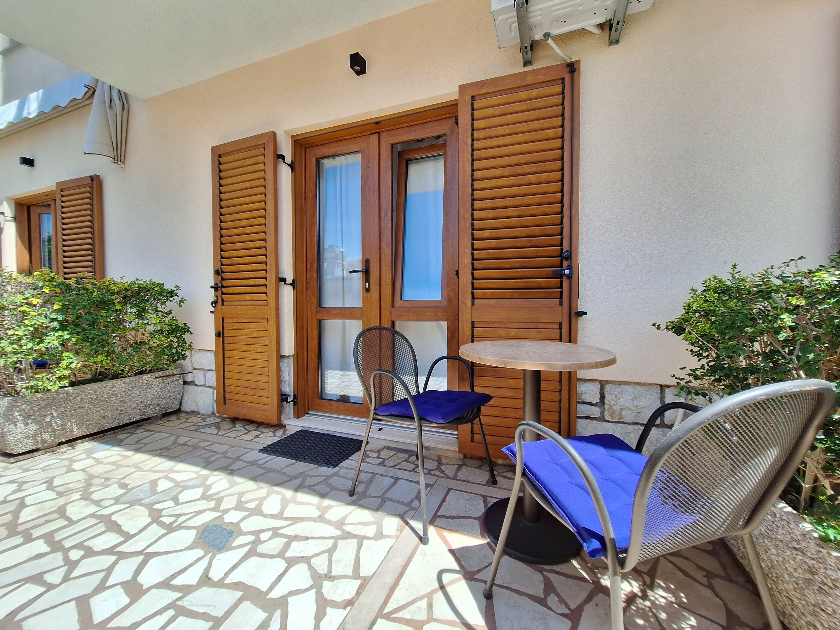 Apartment and Rooms Katunar 101381-S2