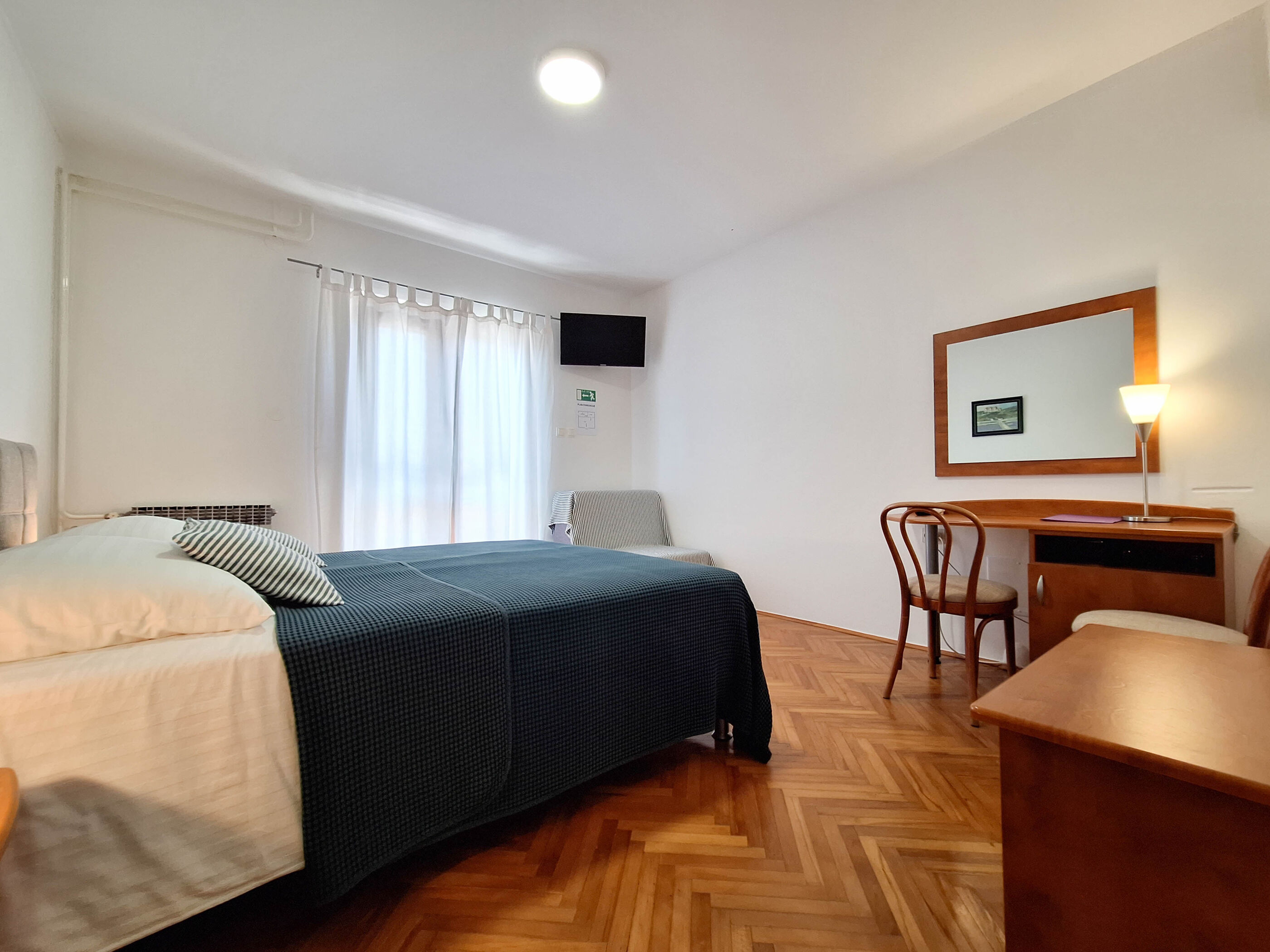 Apartment and Rooms Katunar 101381-S3