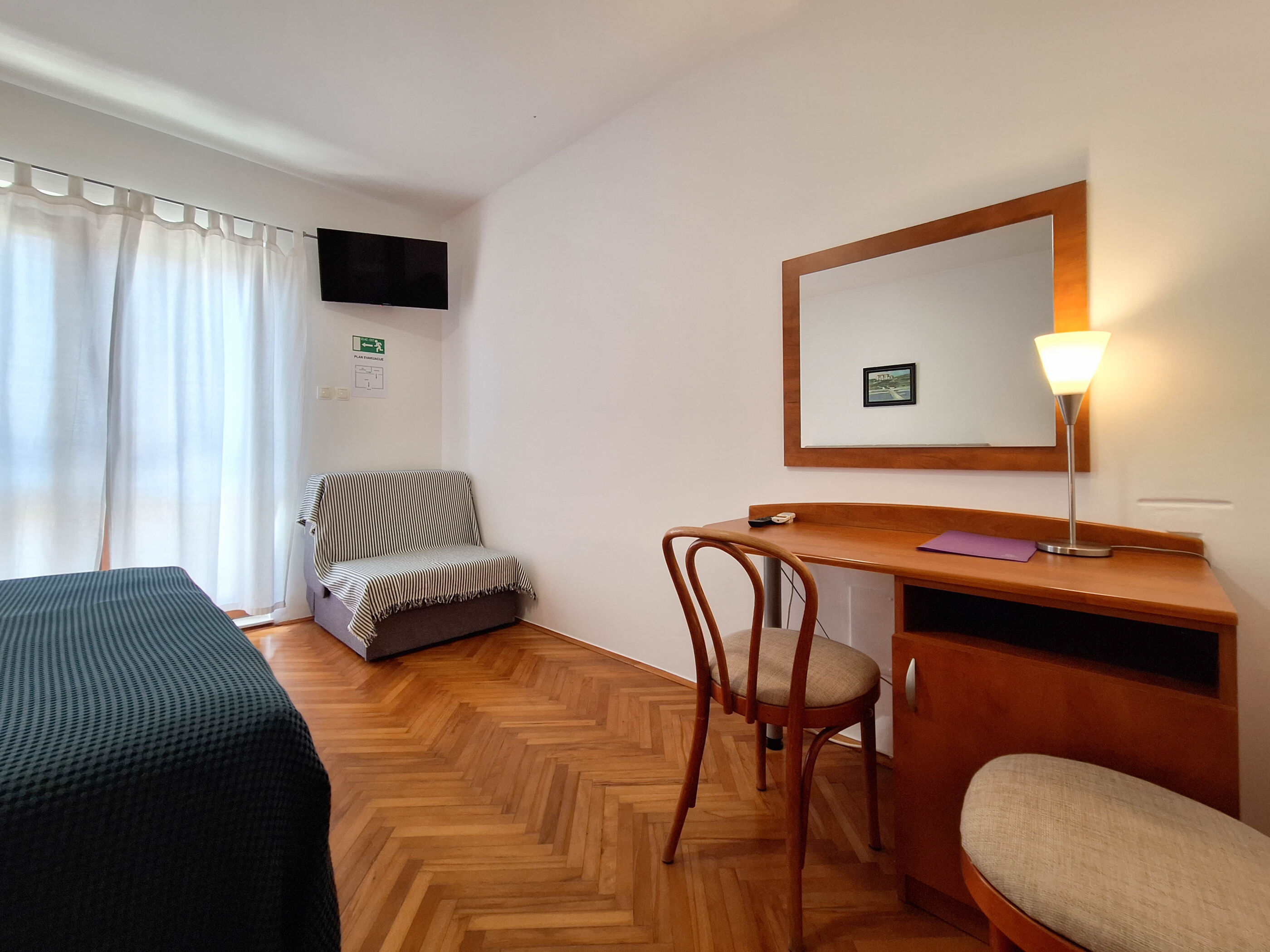 Apartment and Rooms Katunar 101381-S3