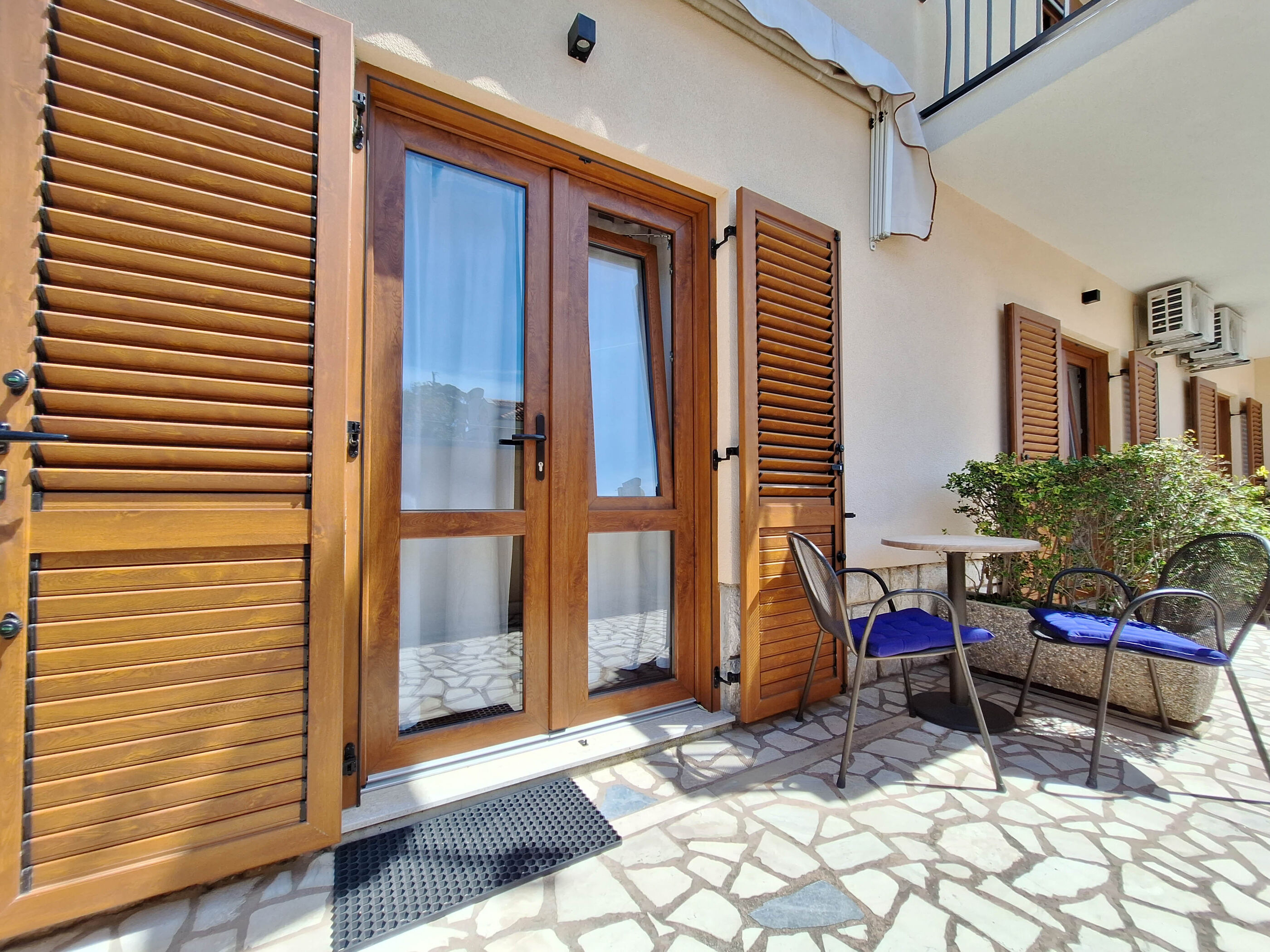 Apartment and Rooms Katunar 101381-S3