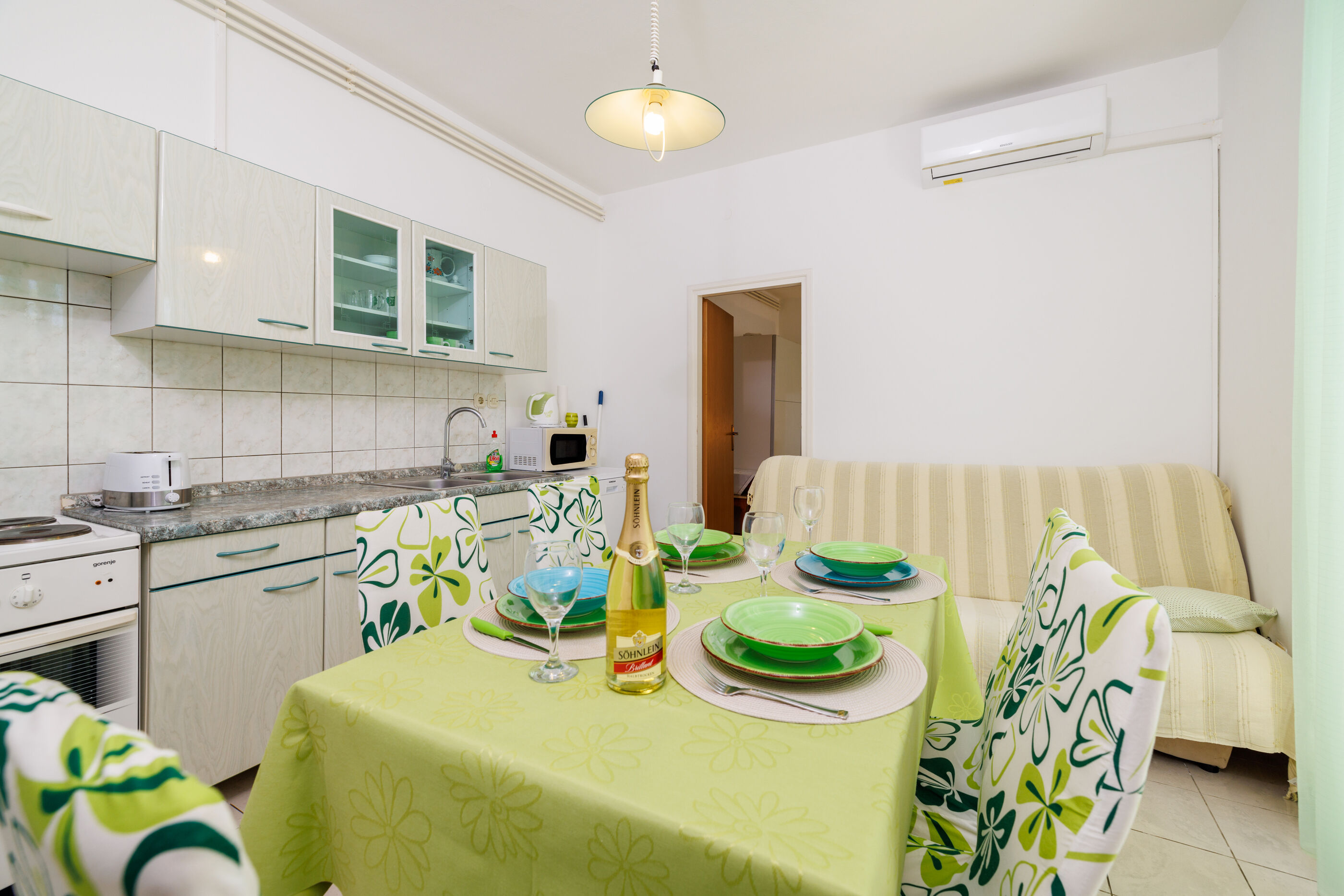 Apartments and Room Petar 94145-A1
