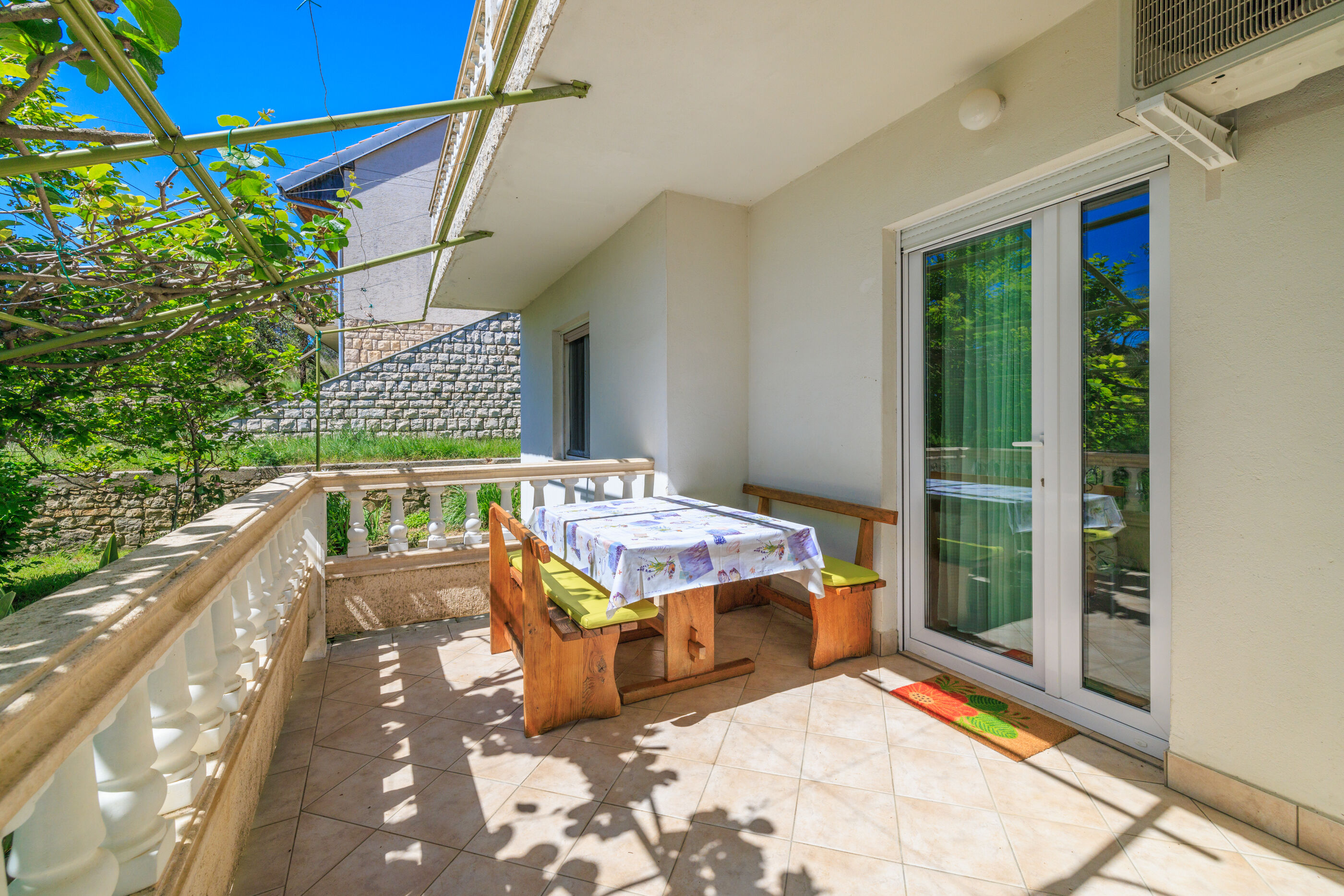 Apartments and Room Petar 94145-A1
